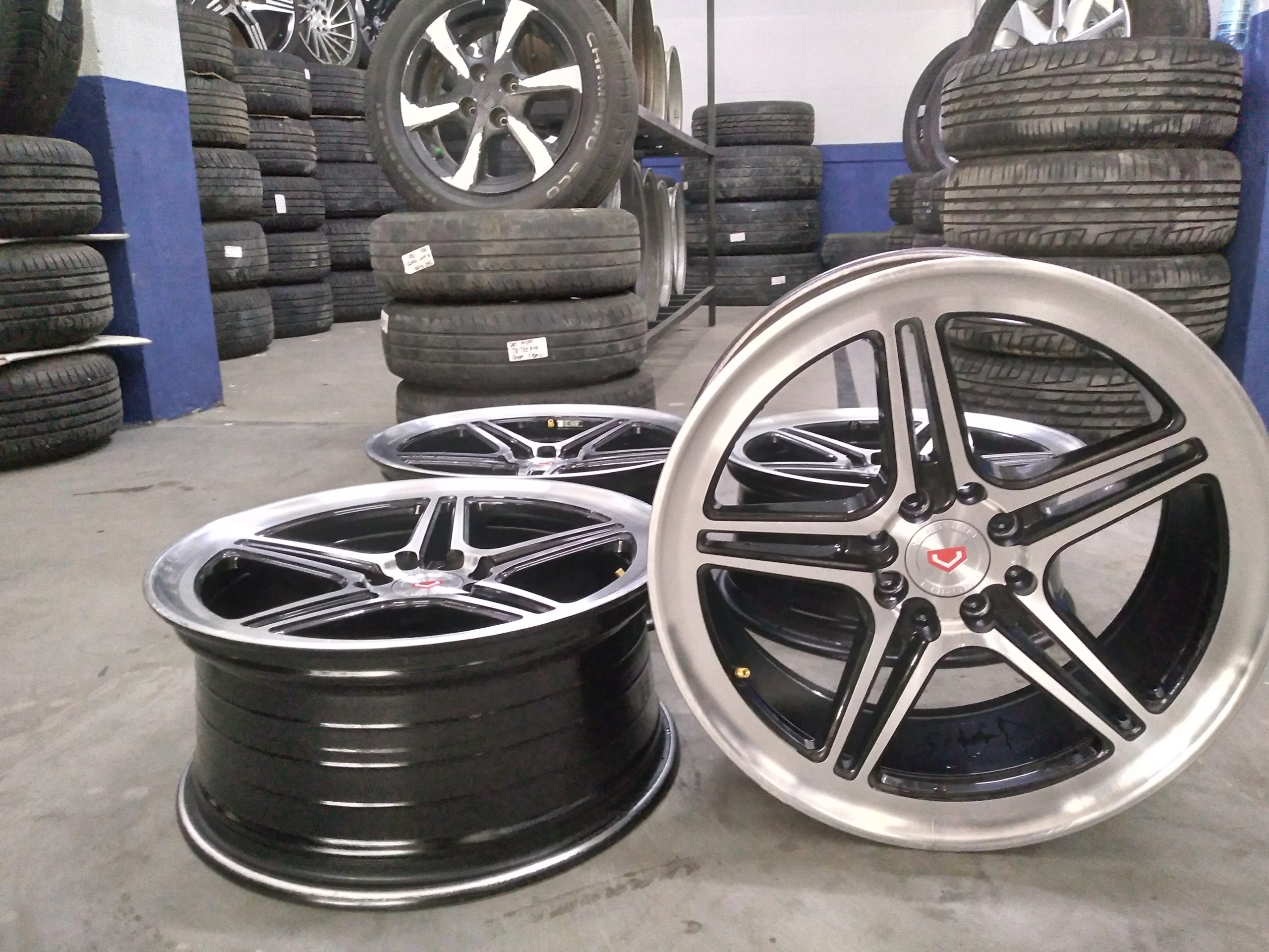 Velg racing Vossen R17X7,5 pcd8X100-114,3 et38 balack polish