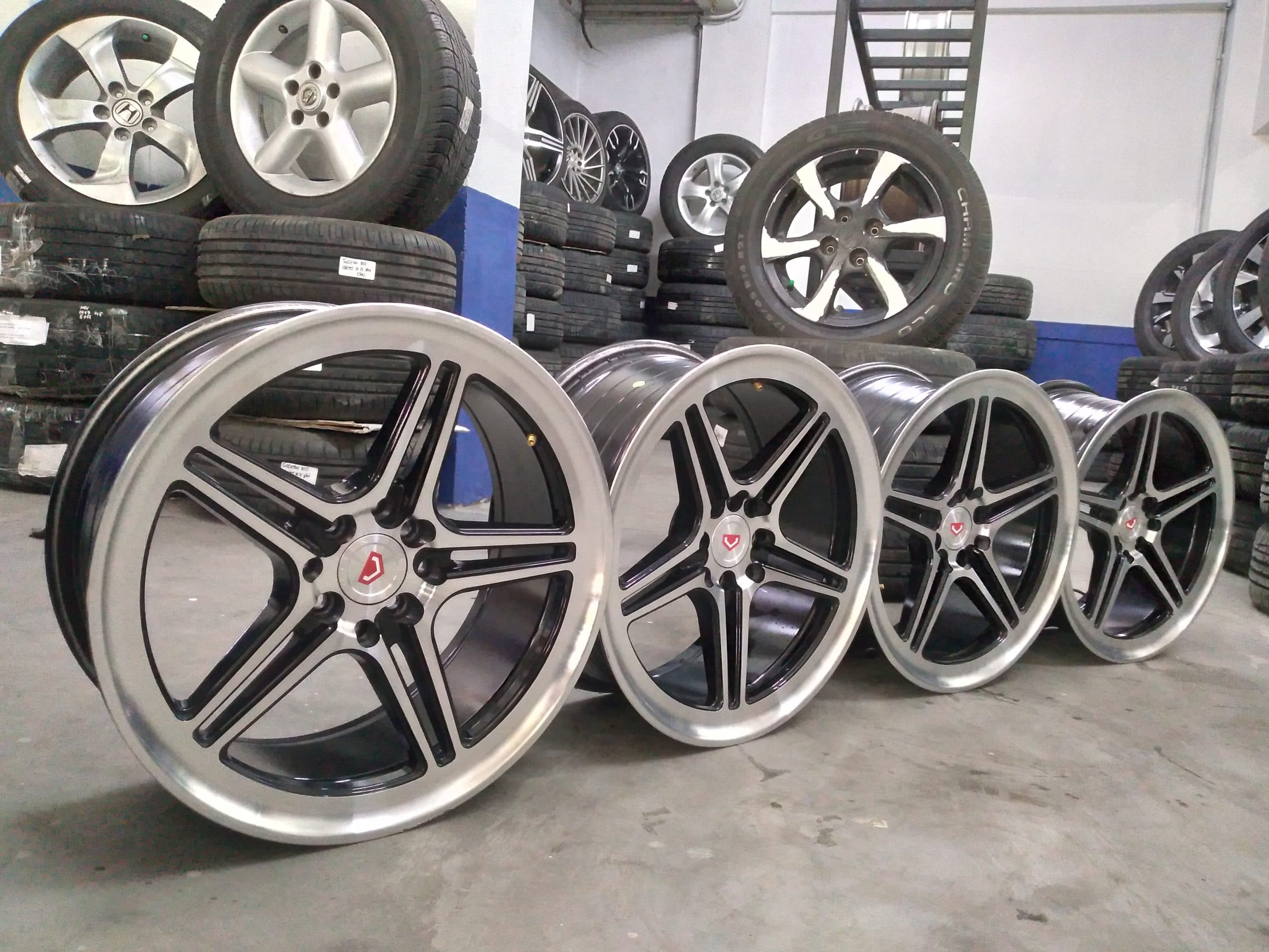 Velg racing Vossen R17X7,5 pcd8X100-114,3 et38 balack polish