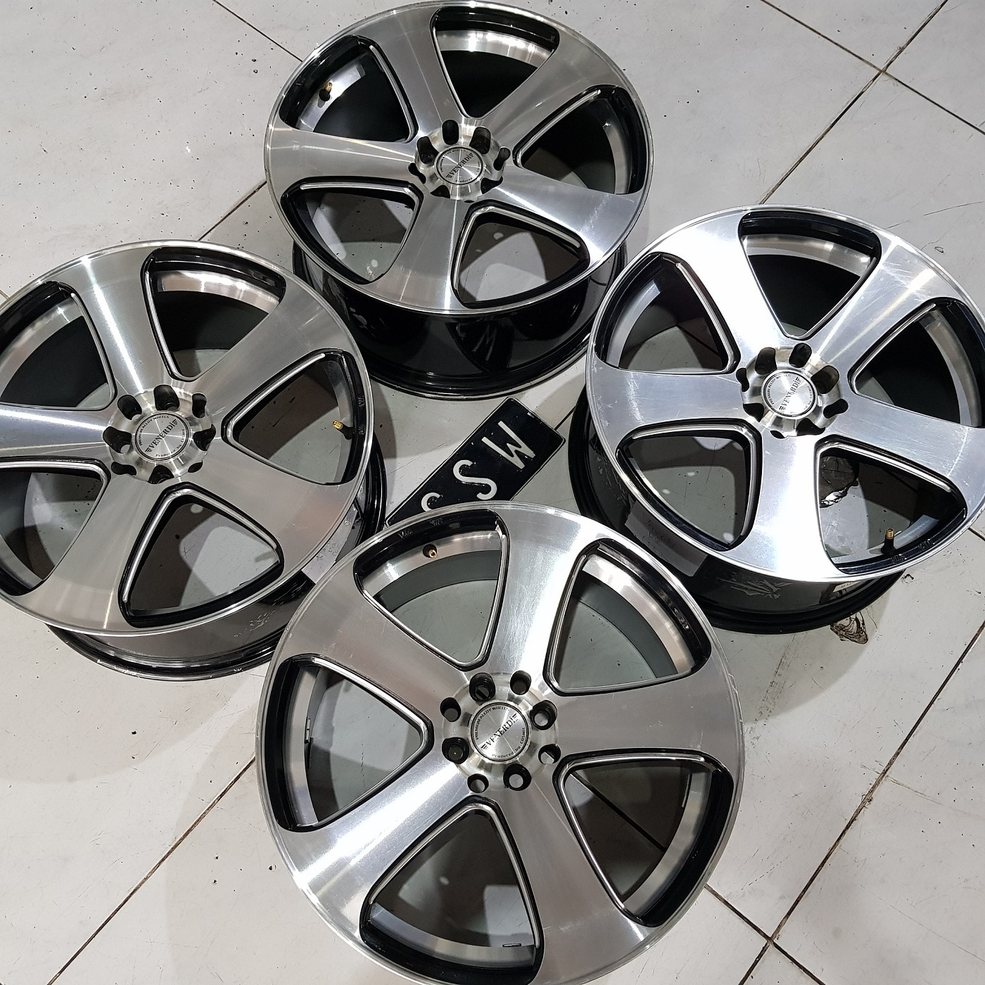 velg mobil venerdy ring 18 untuk mobilio.latio.vios