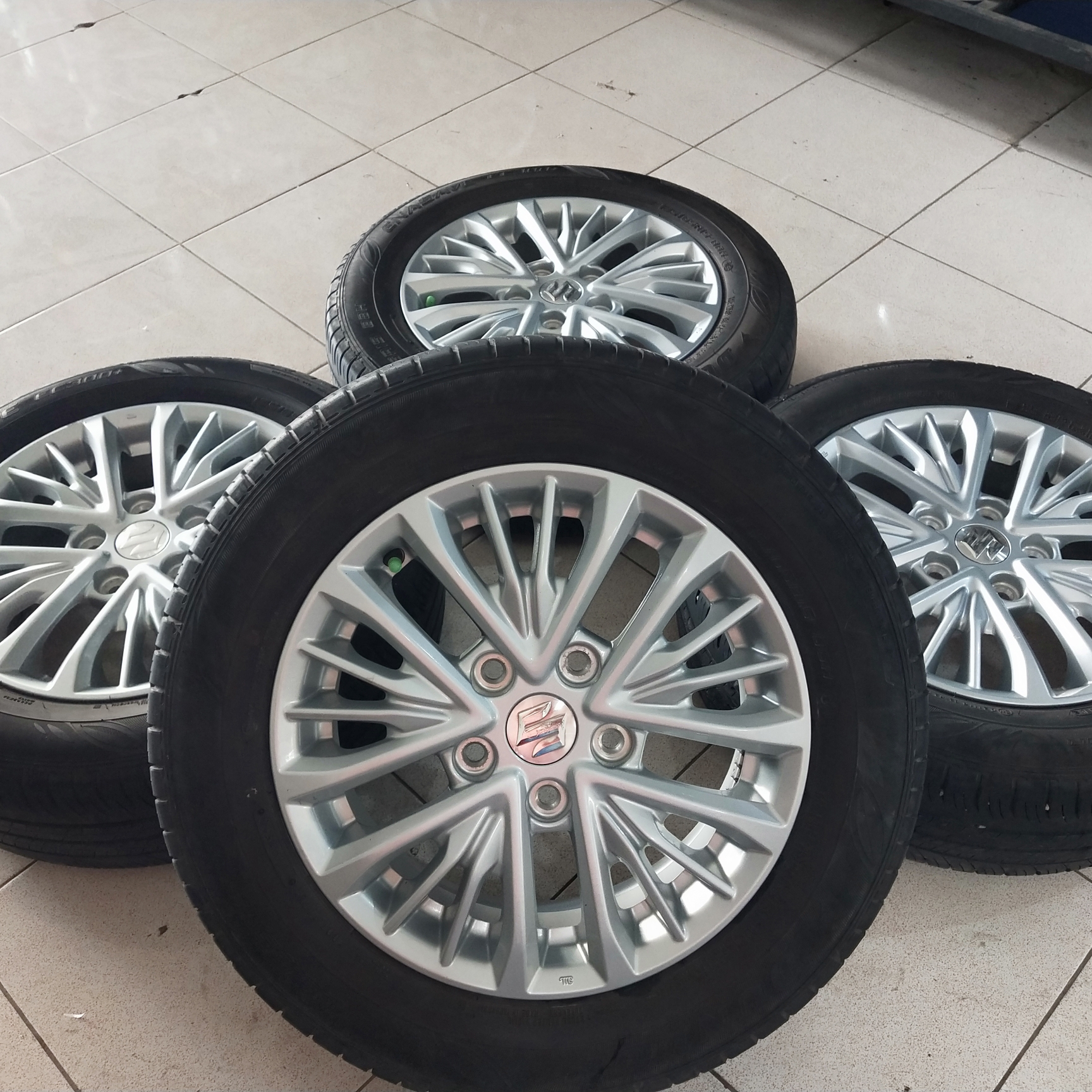 Std. New ertiga r15 + ban dunlop 185/65-15