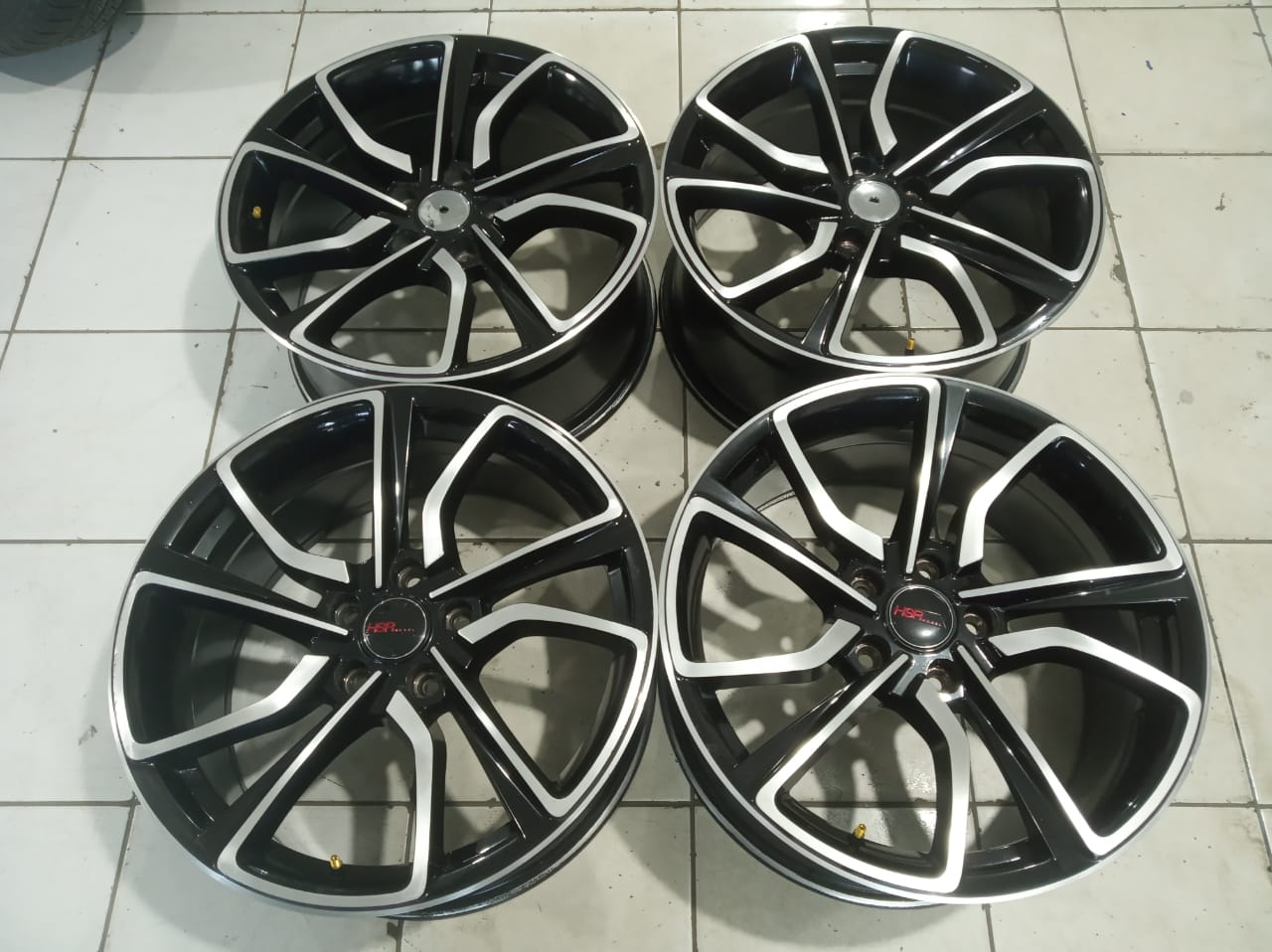 Jual velg racing untuk rush terios inova xtrail juke hrv model Misato R18