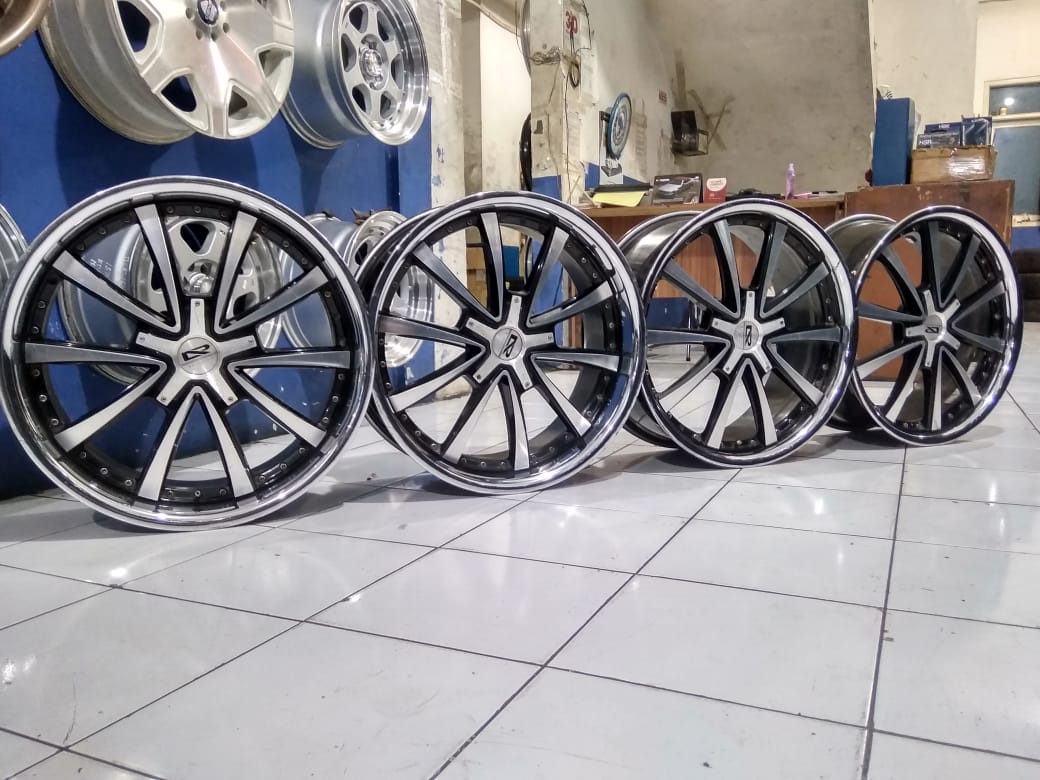 Velg Ar Evolution R20 Pcd 5X114,3 Lebar Rata 8,5 Offset 45 Black Machine Face