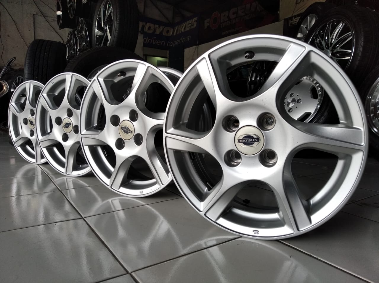 Velg second oem datsun ring 15