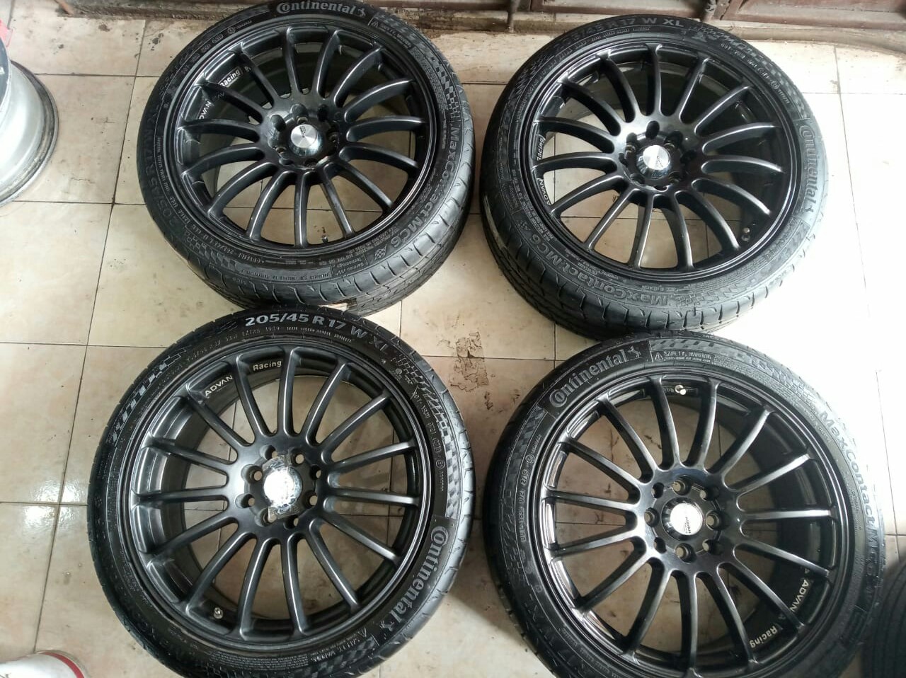 Jual Veleg Racing mobil + Ban 205 45 17 pcd 8X100/114,3 Grey