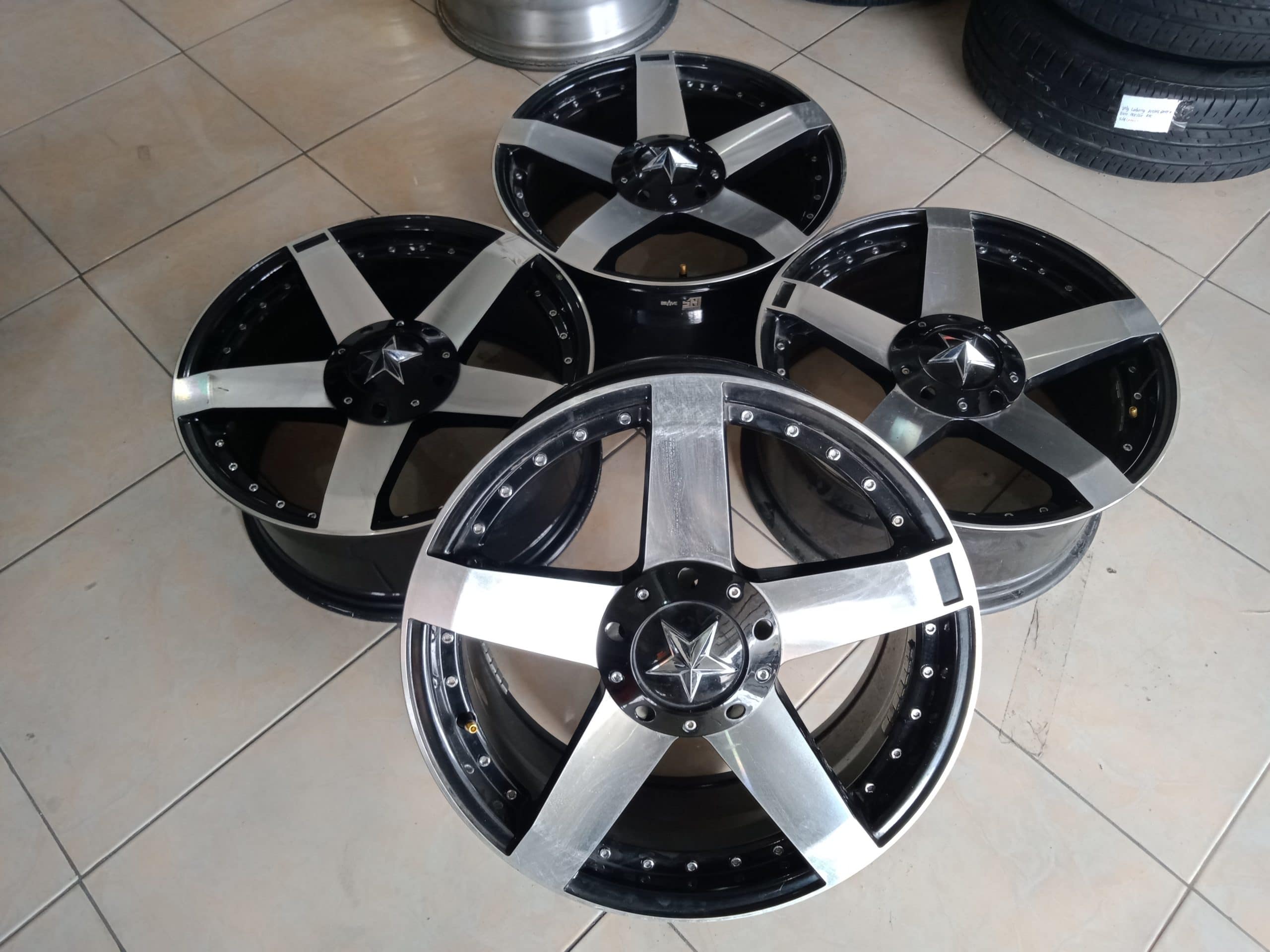 VELG MOBIL RACING ROCKSTAR R17X7,5 8X100/114,3ET45BLACK (70%)