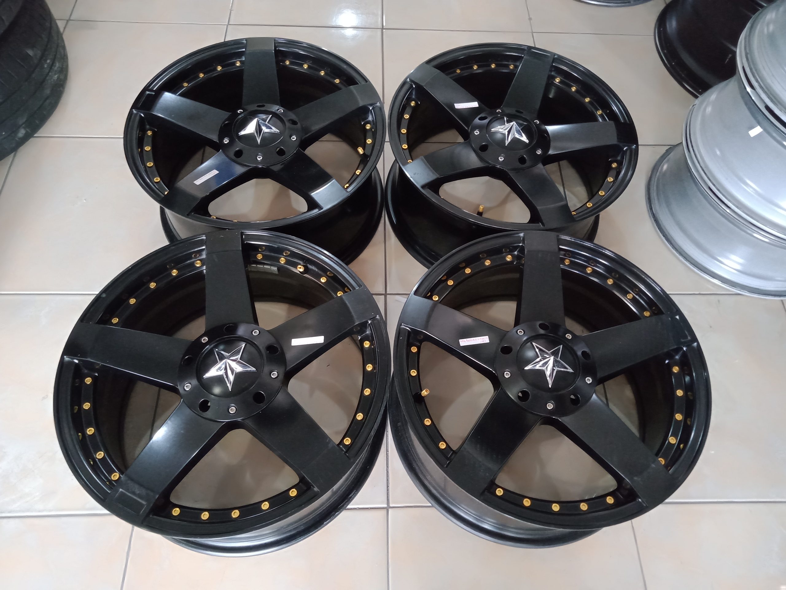 Velg Bekas Rockstar Ring17 Pcd10x100+114,3 Black