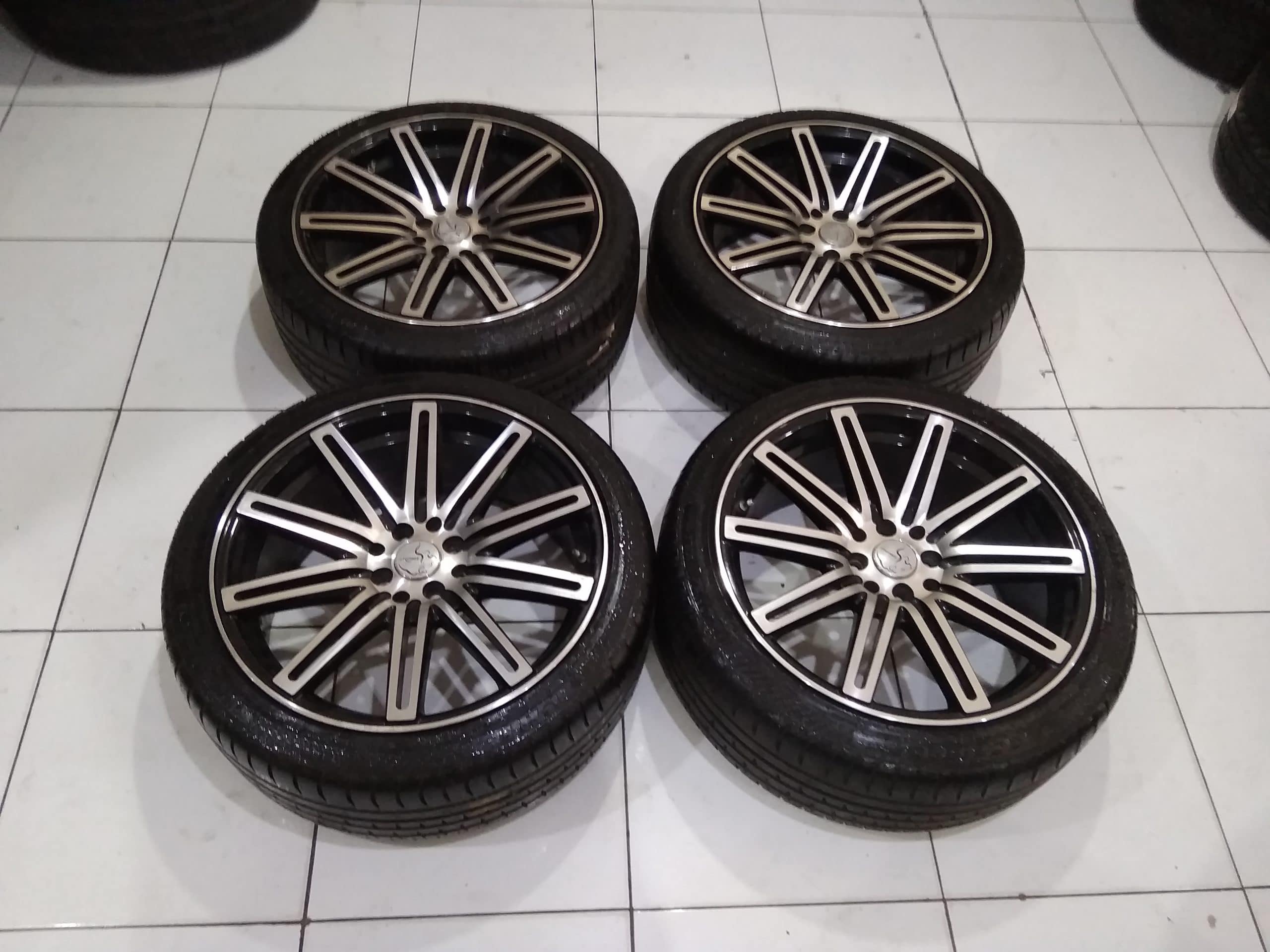 Velg Vossen r18x8 pcd 4×100/114 et45+ban phi 215/40 r18