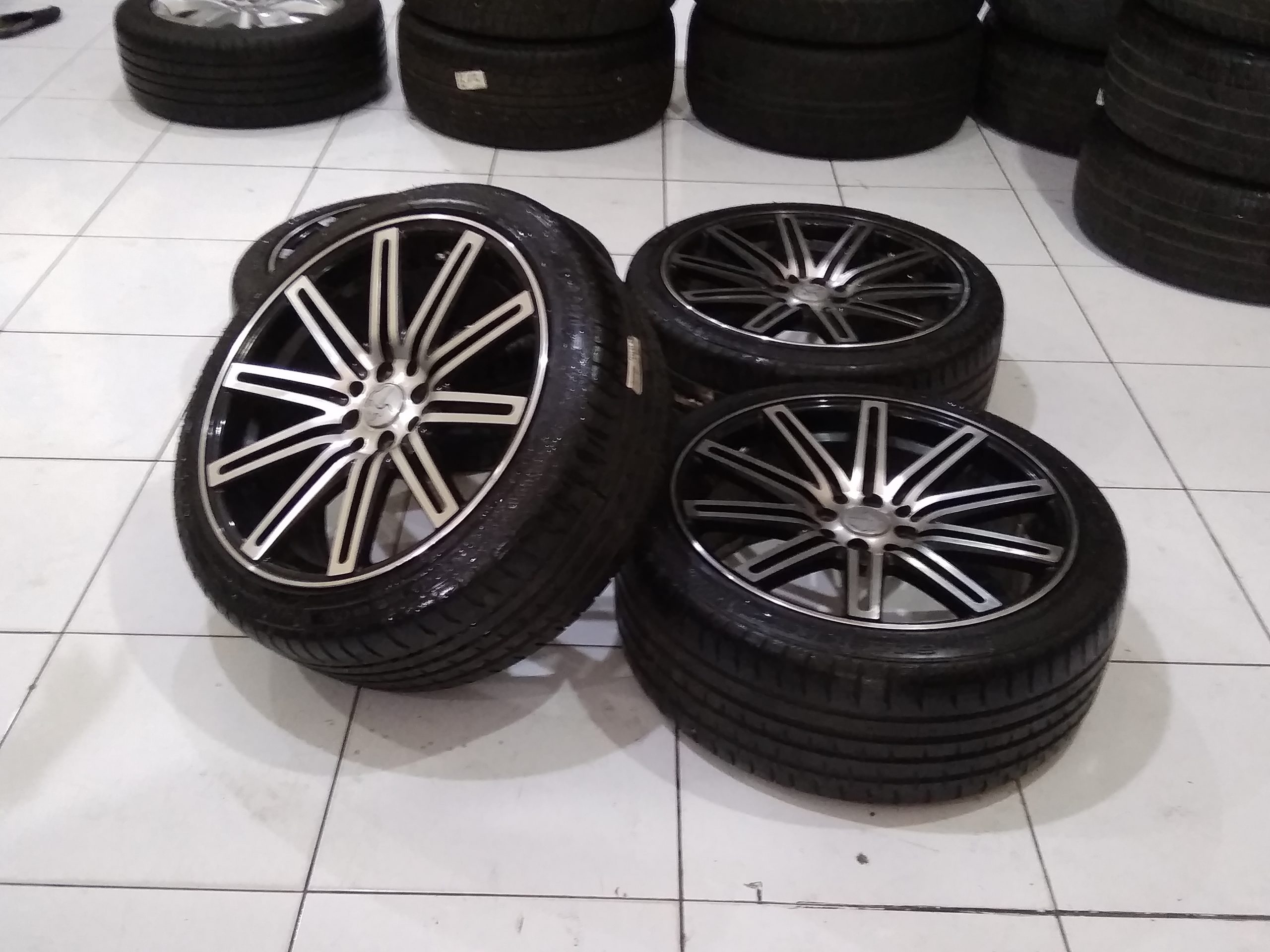 Velg Vossen r18x8 pcd 4×100/114 et45+ban phi 215/40 r18