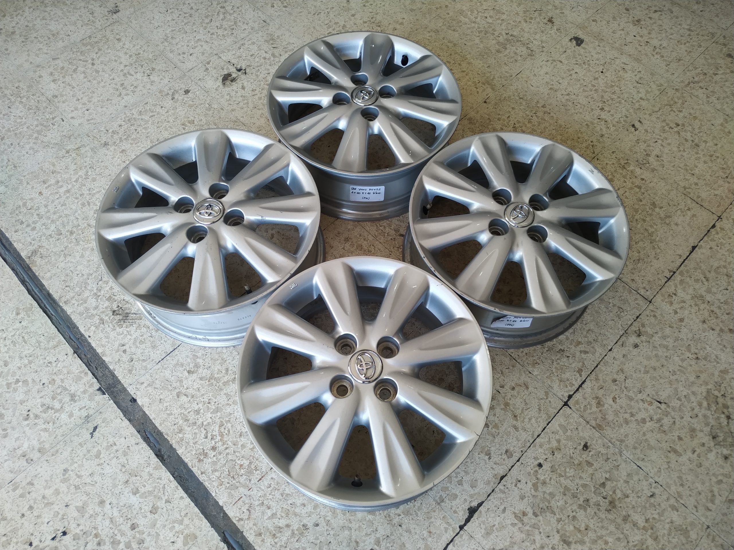 Jual Dijual Velg OEM Yaris Ring 15 Silver Beli Sekarang 