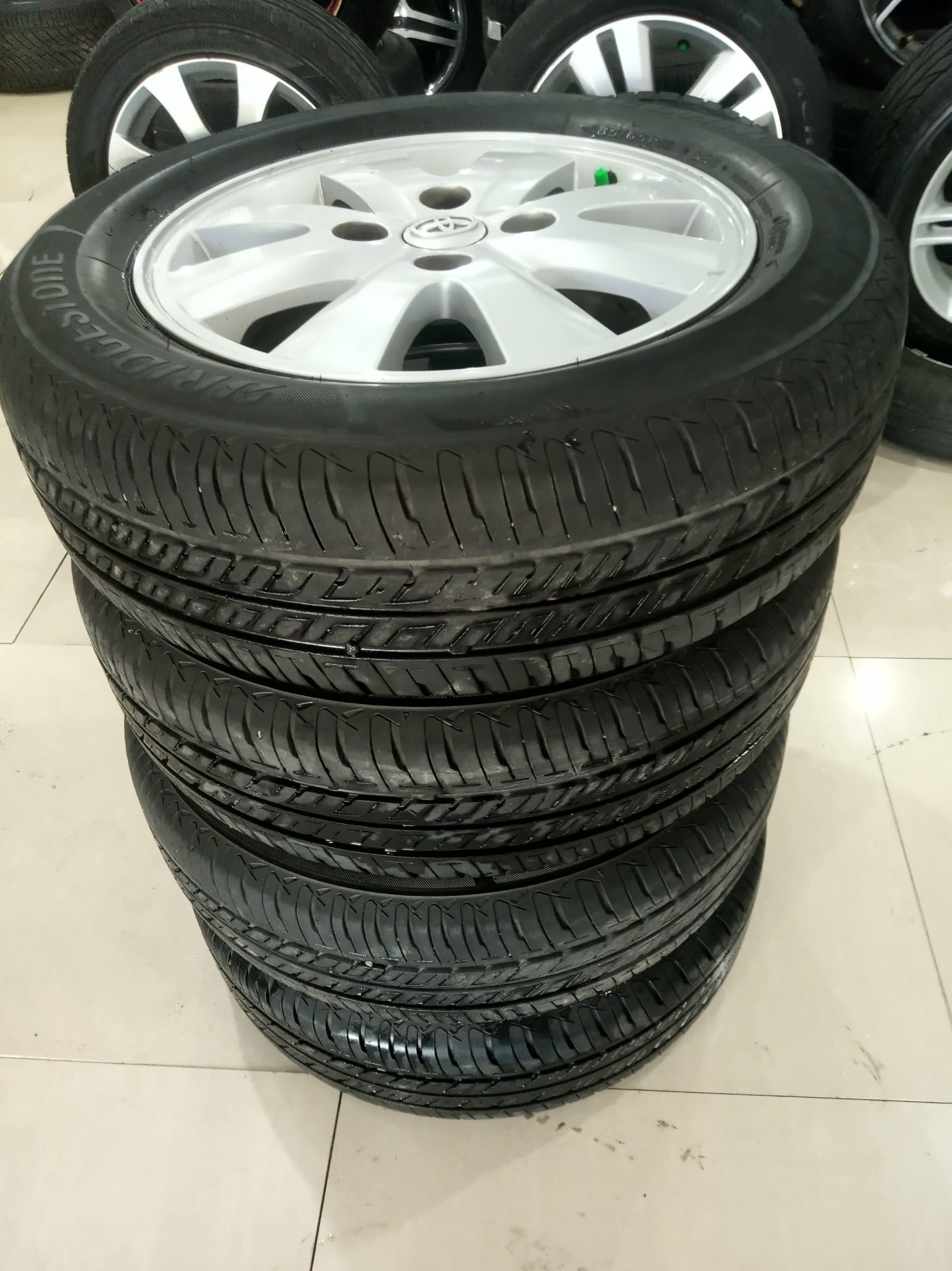 JUAL VELG BEKAS AVANZA S R15X5,5 PCD 4X114'3 ET45 BAN 185/65/15 BRIDGESTONE