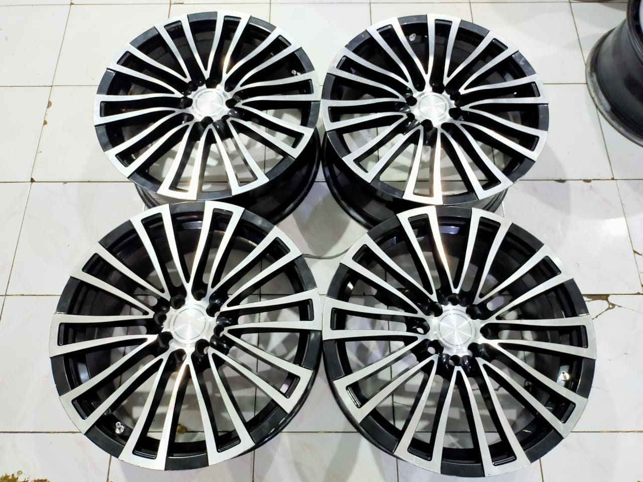 Velg Mobil MODELART R18X8 8X100-114.3 ET45 BP