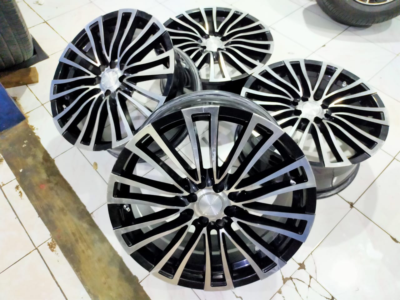 Velg Mobil MODELART R18X8 8X100-114.3 ET45 BP