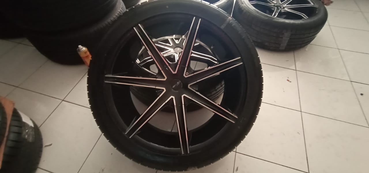 Velg Mobil PPAP HSR R22X95 H6X139.7 BAN 275 45 R22