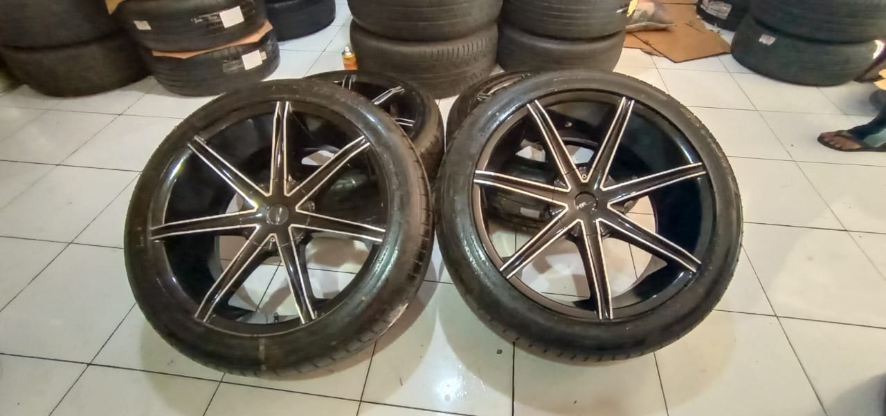 Velg Mobil PPAP HSR R22X95 H6X139.7 BAN 275 45 R22