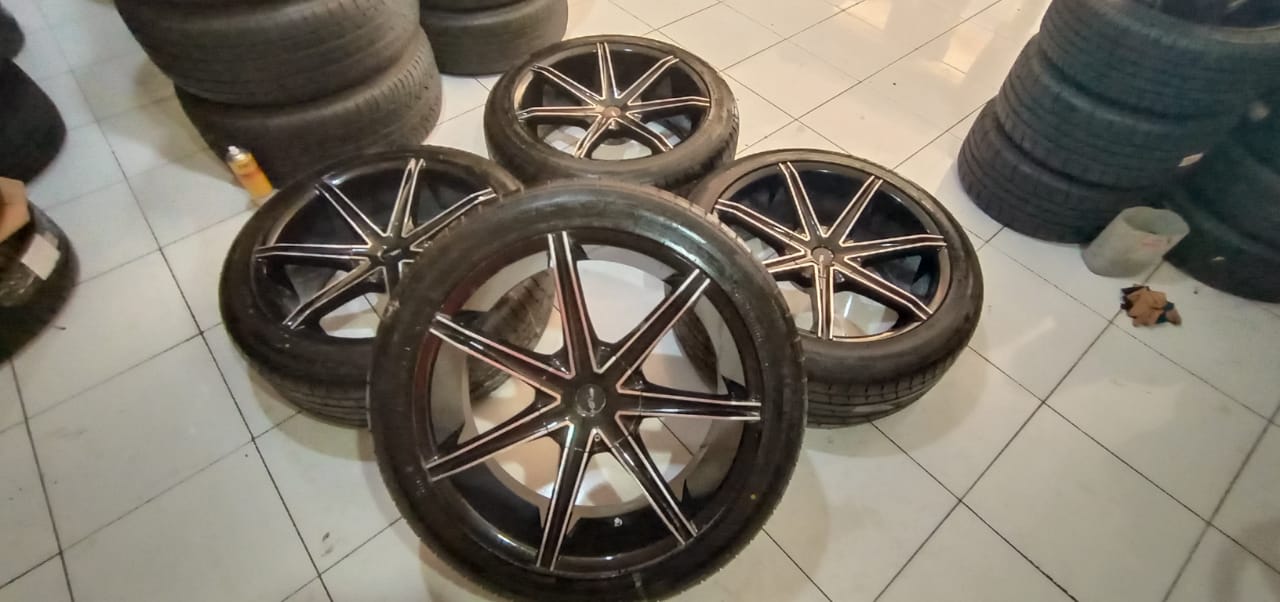 Velg Mobil PPAP HSR R22X95 H6X139.7 BAN 275 45 R22