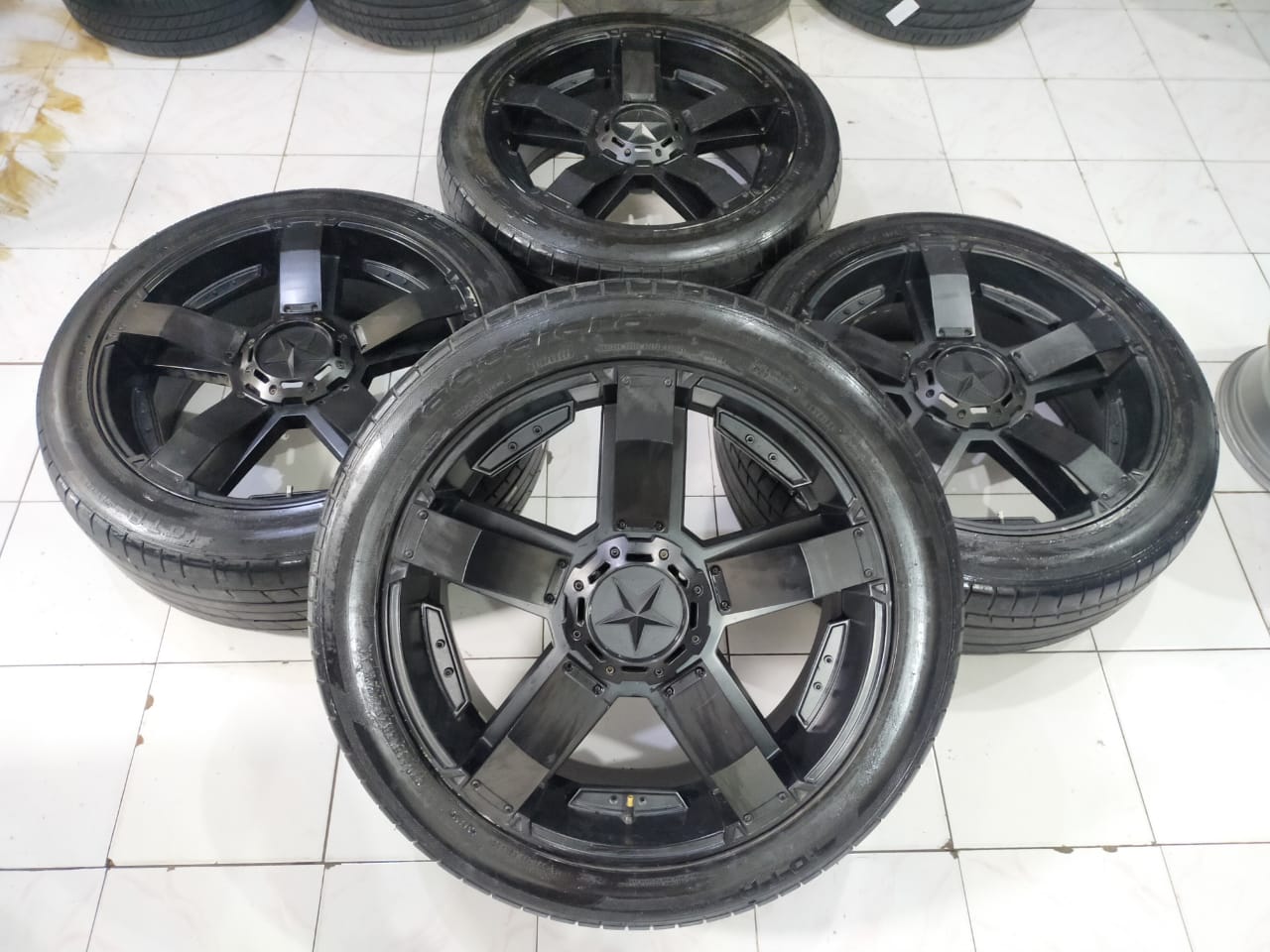 Velg ROCKSTAR R22X9 H6X139.7 ET20 BAN 275 45 R22 IOTA ST68