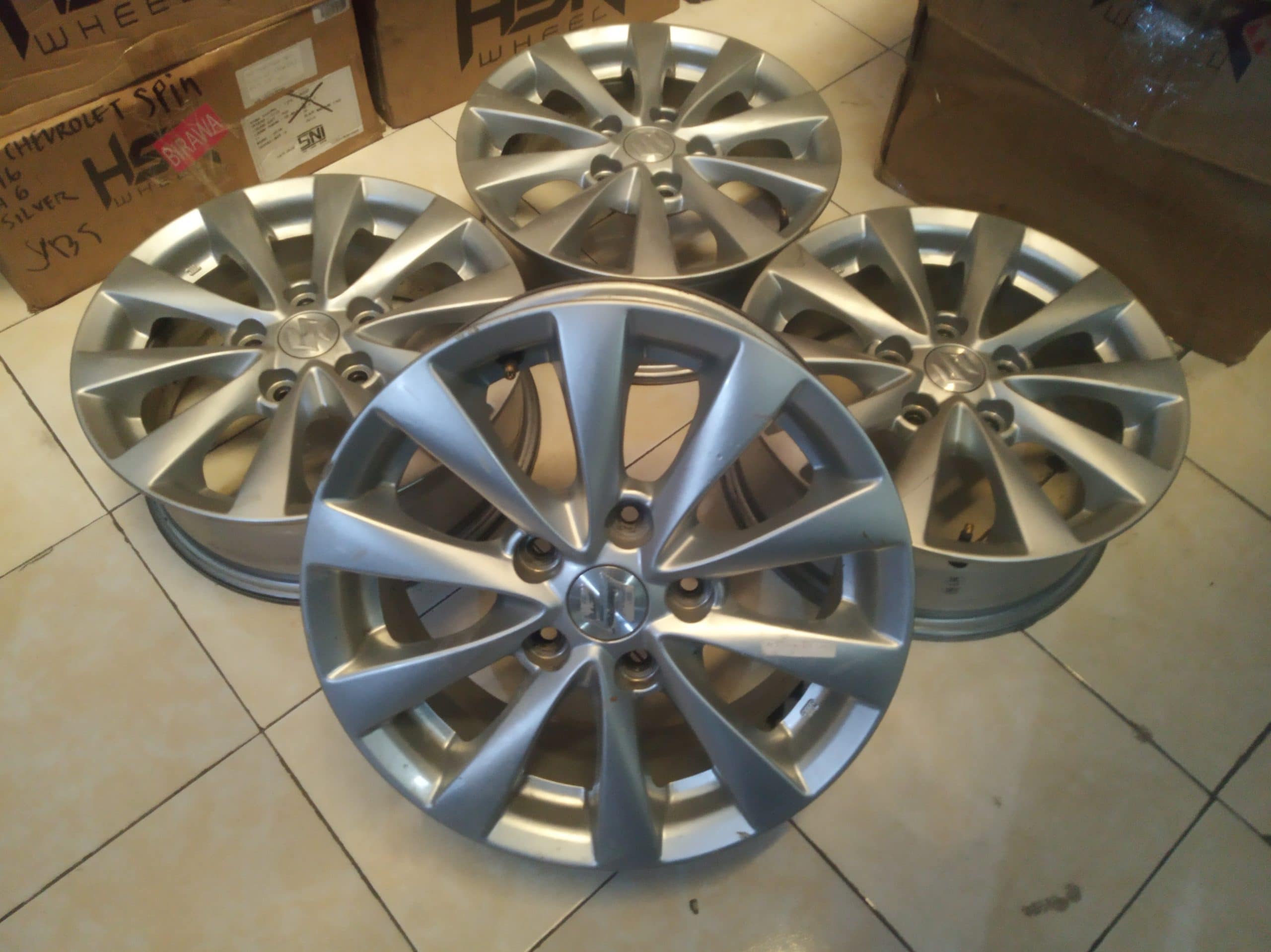 Velg orisinil ERTIGA STD  R15X5,5 h5X114 ET40 SILVER