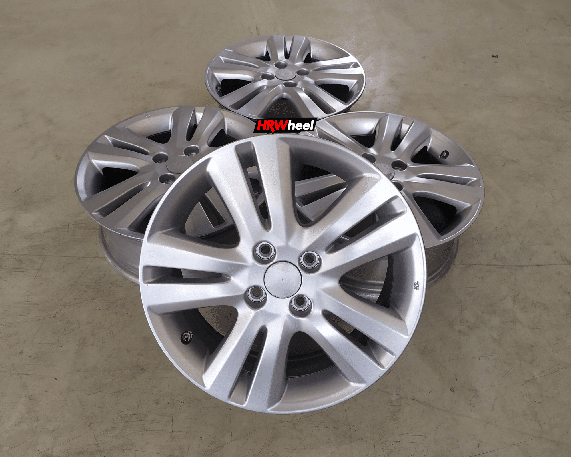 VELG BEKAS OEM HONDA JAZZ RS RING 16×6 H:4×100 ET:53 SILVER