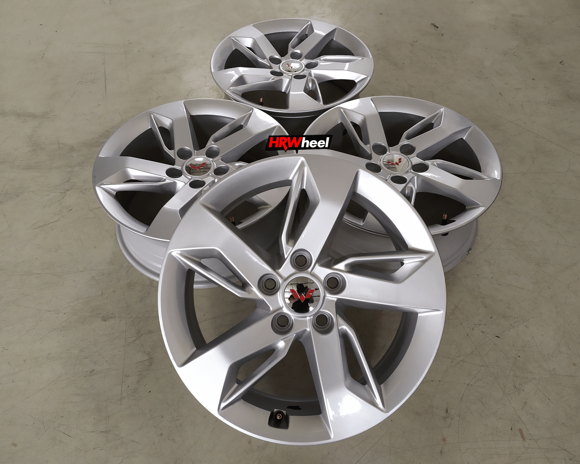 VELG BEKAS OEM WULING ALMAZ RING 17×6,5 H:5×114,3 ET:32 SILVER