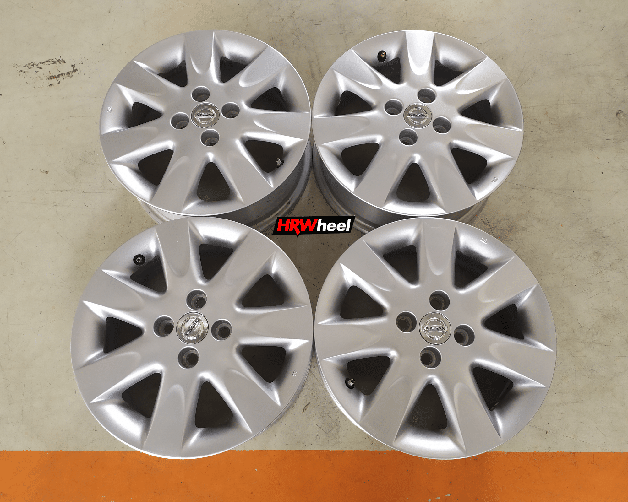 VELG BEKAS OEM NISSAN MARCH RING 15×5,5 H:4×100 ET:50 SILVER