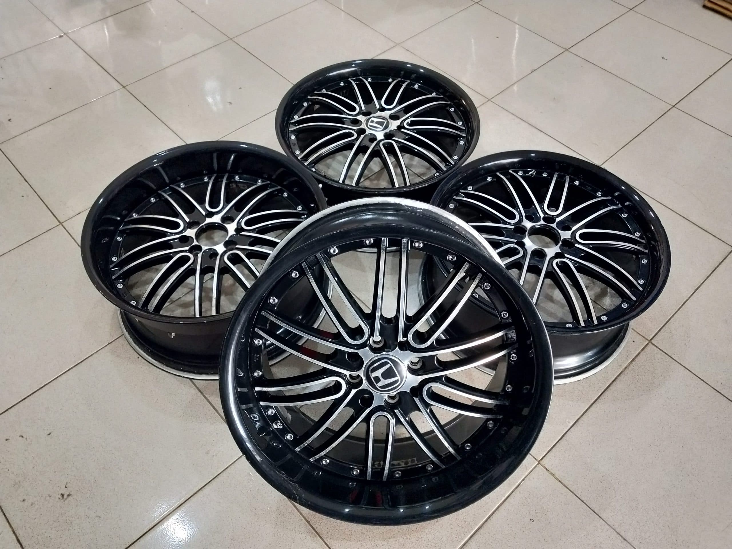 Velg bekas racing ring18 pcd8x100-114,3