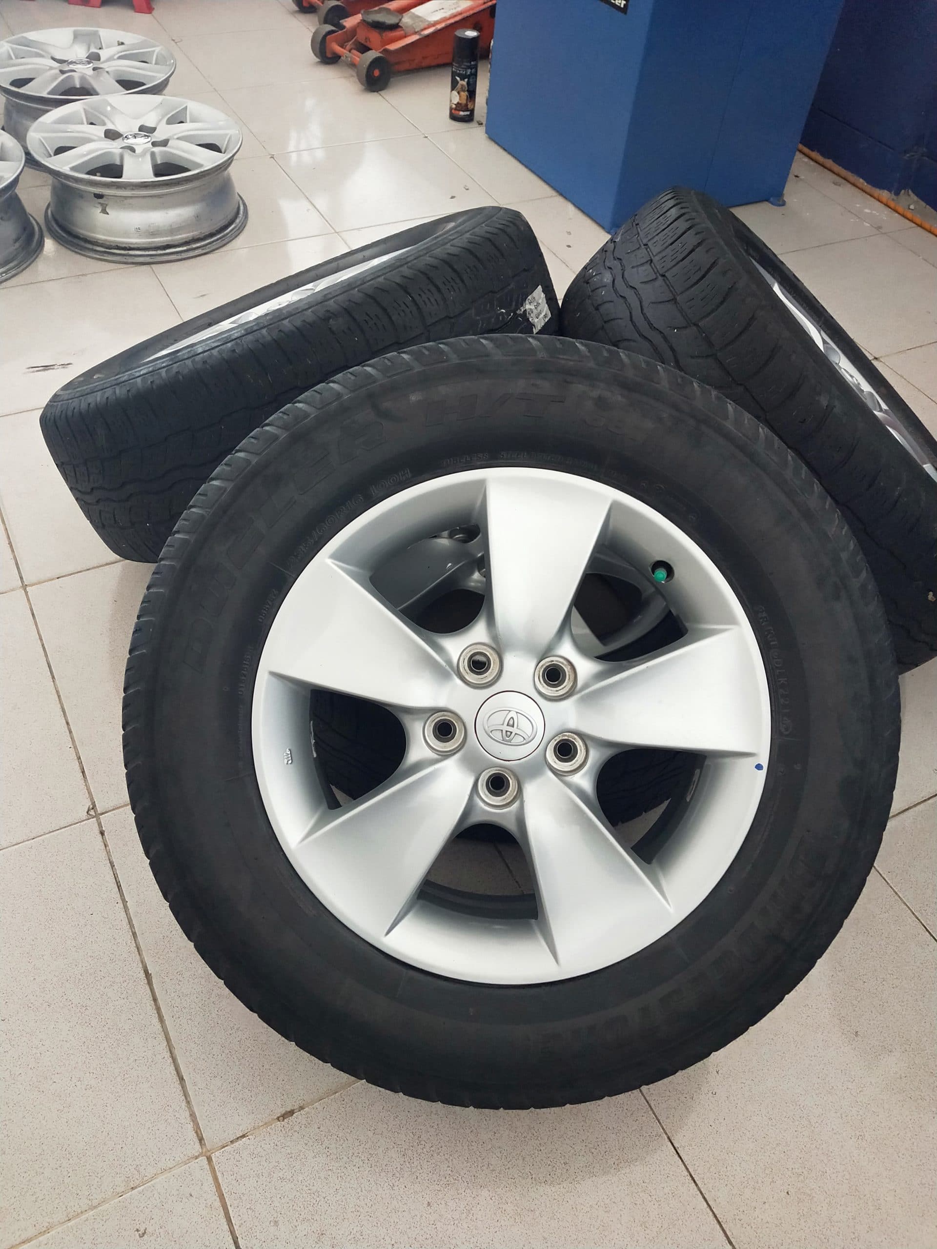 Jual murmer velg copotan mobil rush ring16 velg onli ban pemanis yah