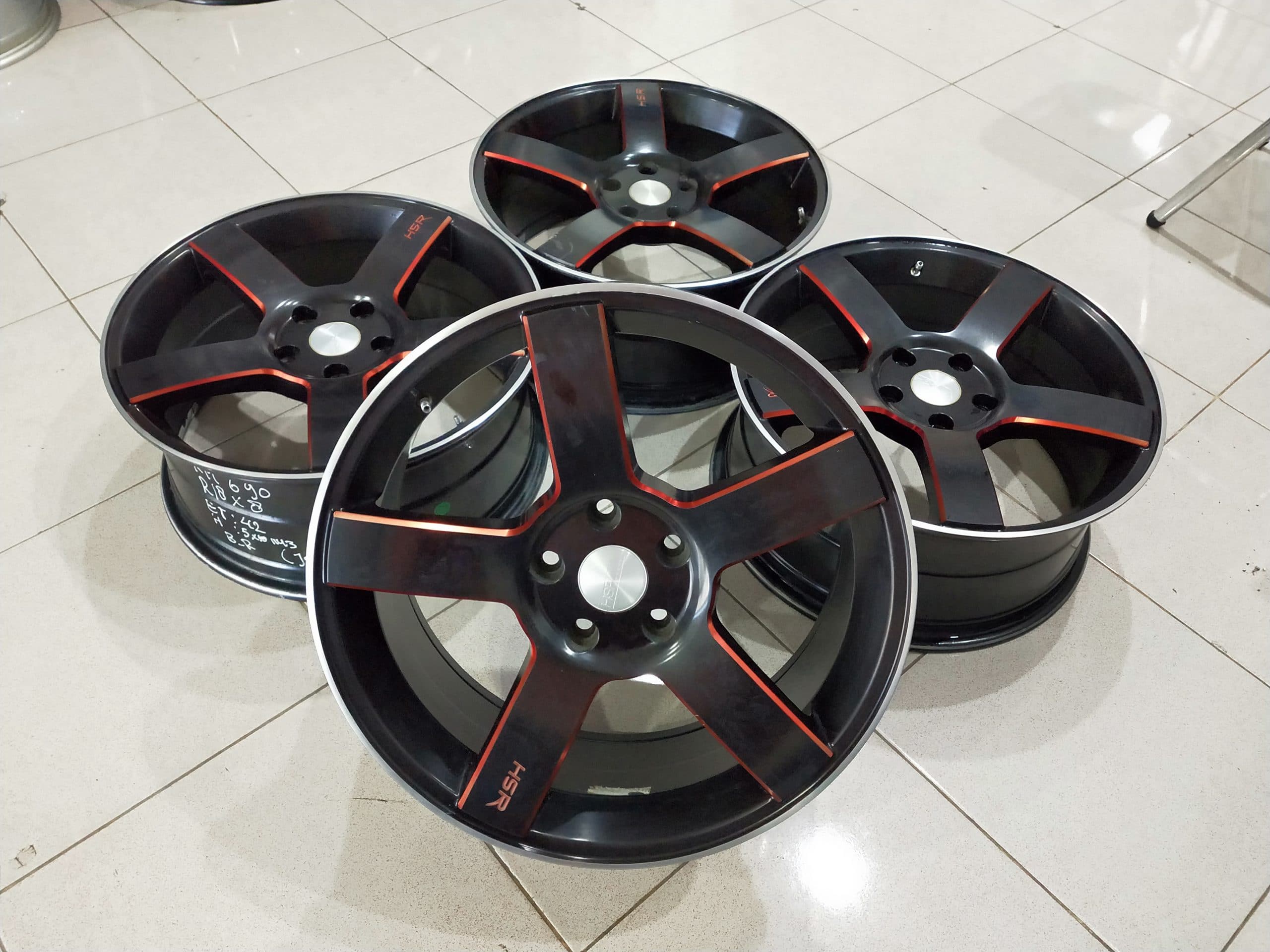 Velg km690 ring18x8 pcd5x114,3 et45 balck red