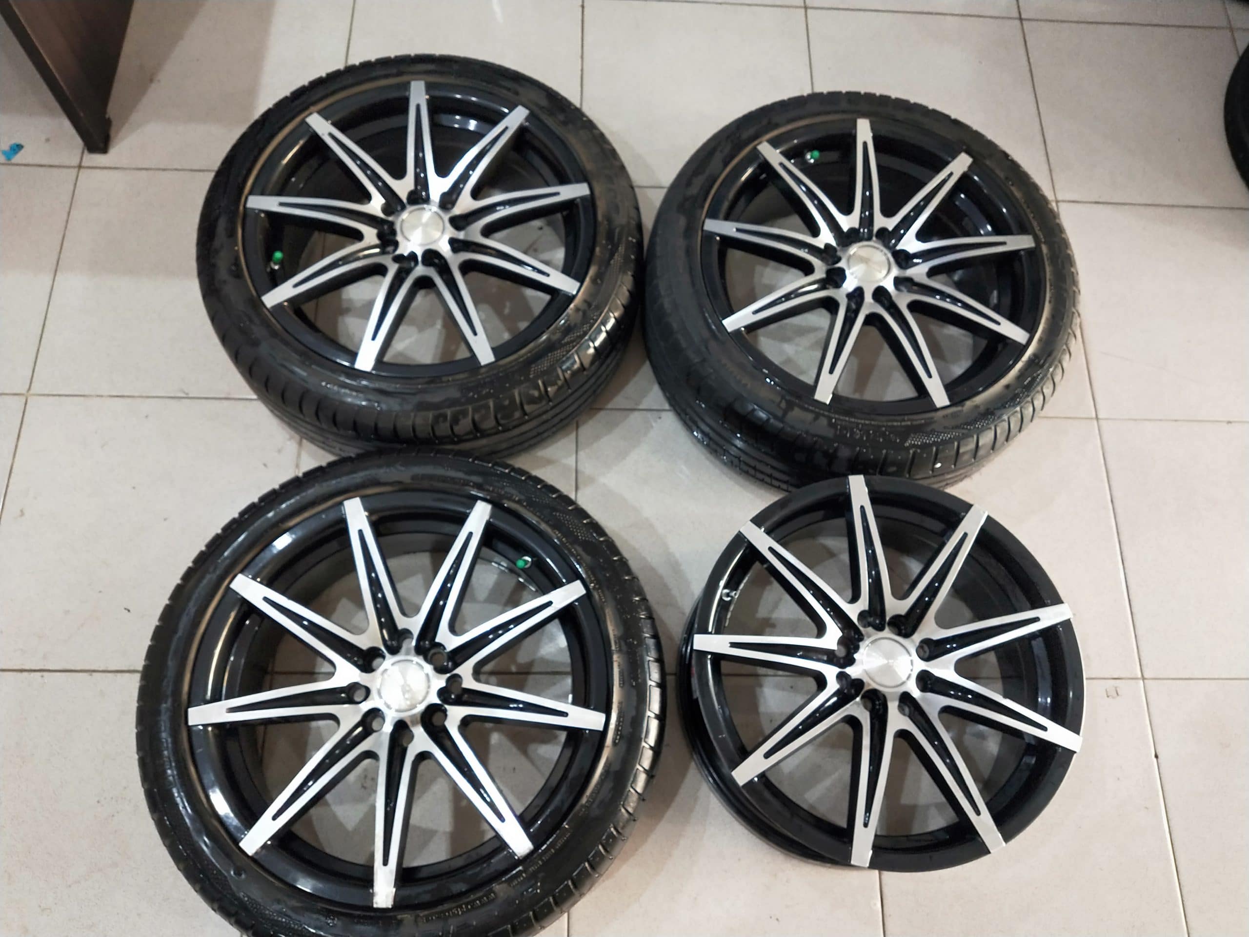 Velg bekas kccx ring17+ ban accelera phi 215/455-17 3pc