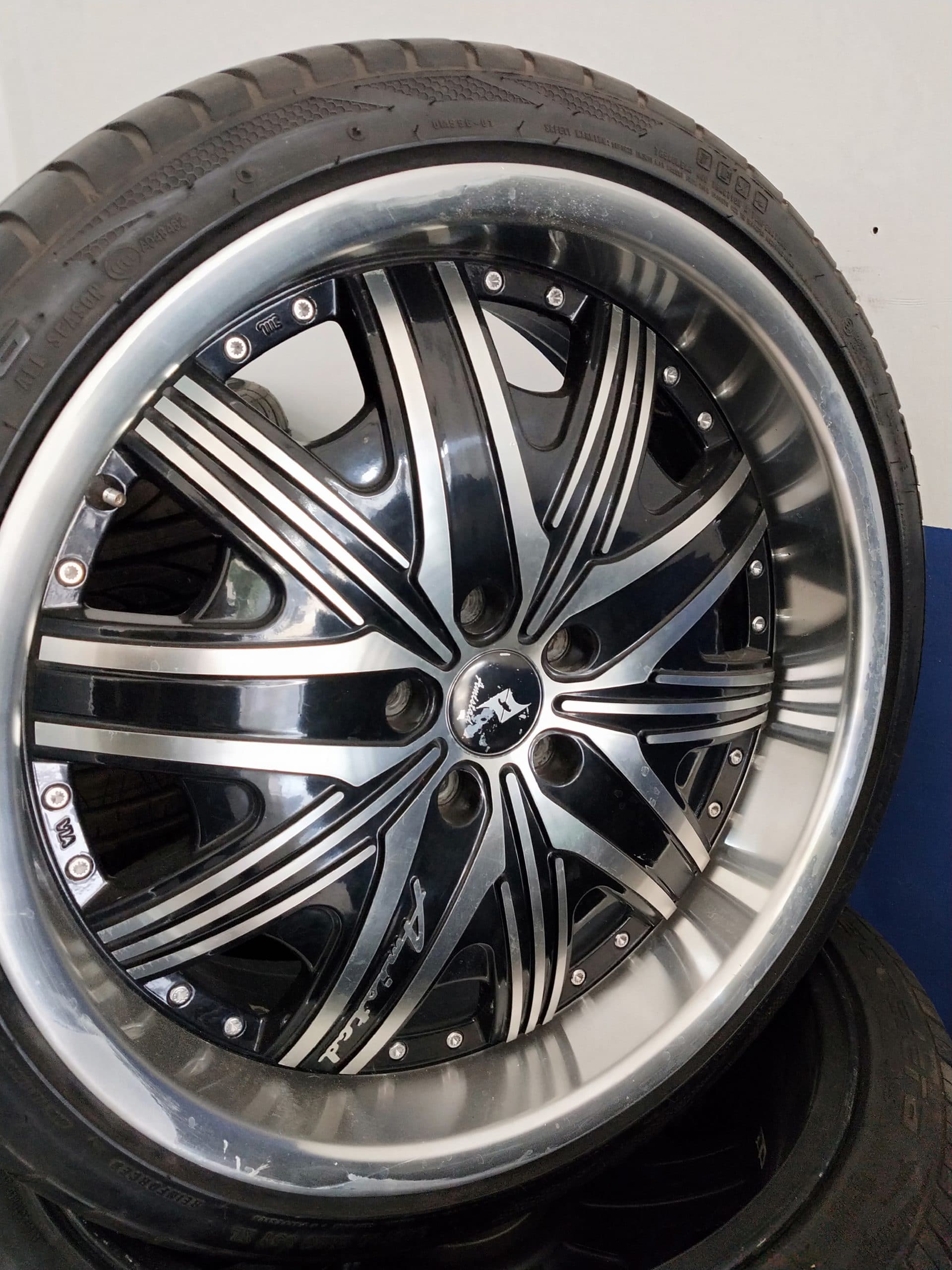 Velg amistad ring20+ban 245/35-40ring20