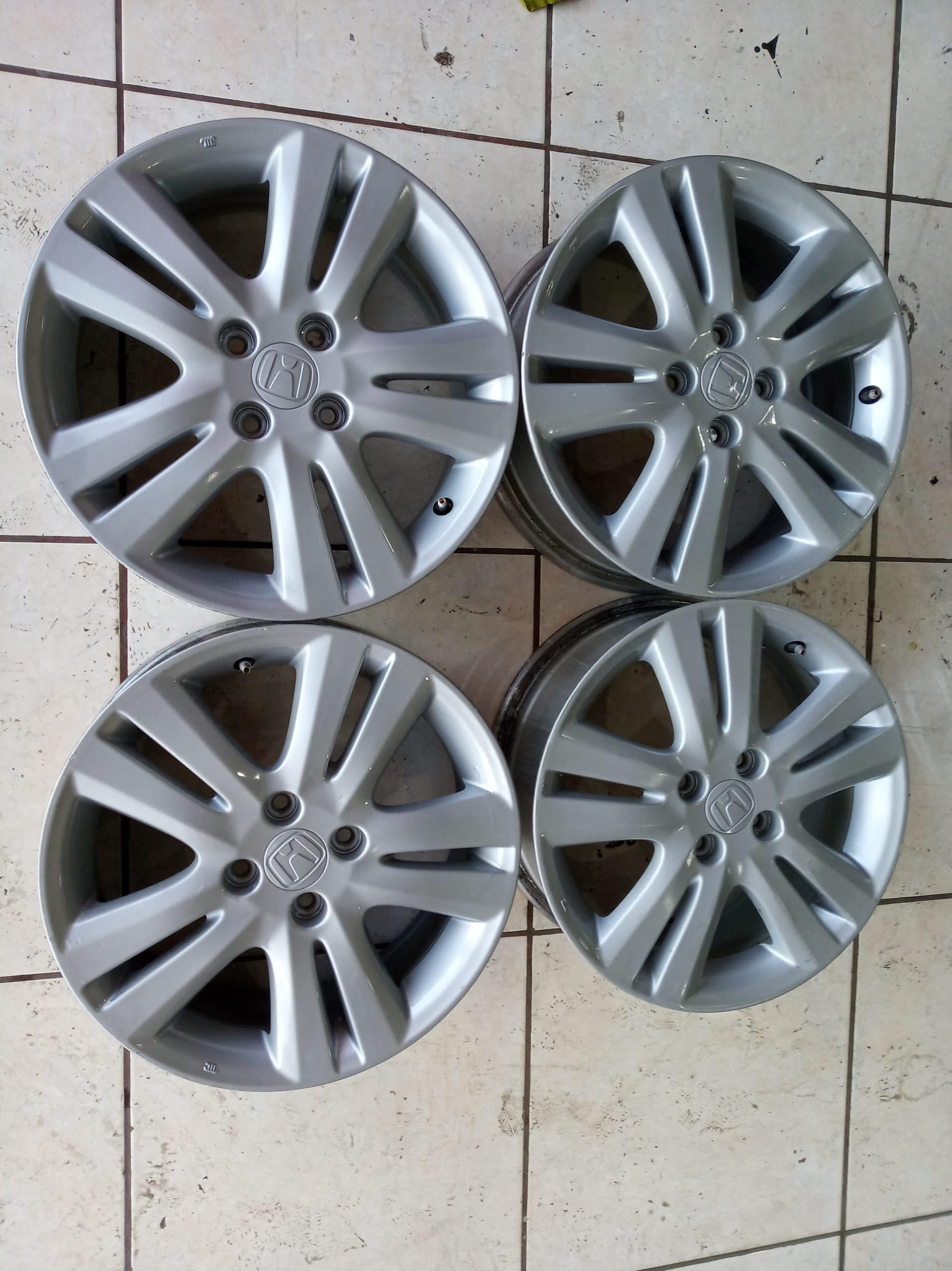 Std original jazz R16x6 hole.4×100 et.45 warna: silver