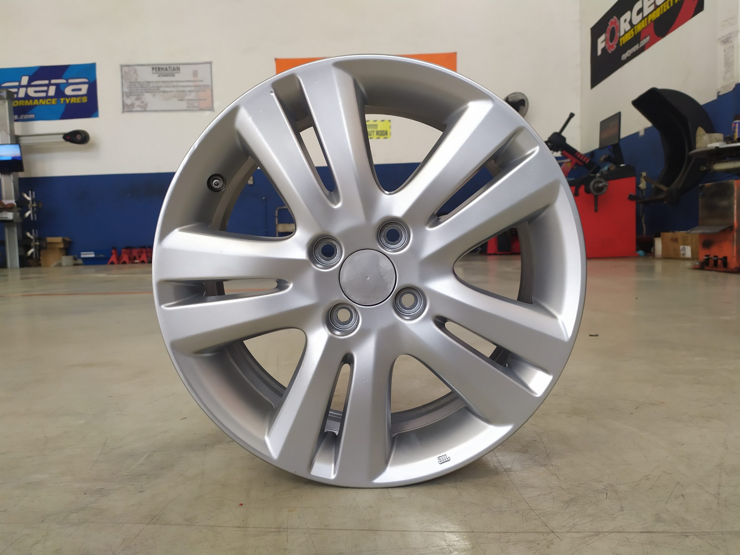 VELG BEKAS OEM HONDA JAZZ RS RING 16×6 H:4×100 ET:53 SILVER