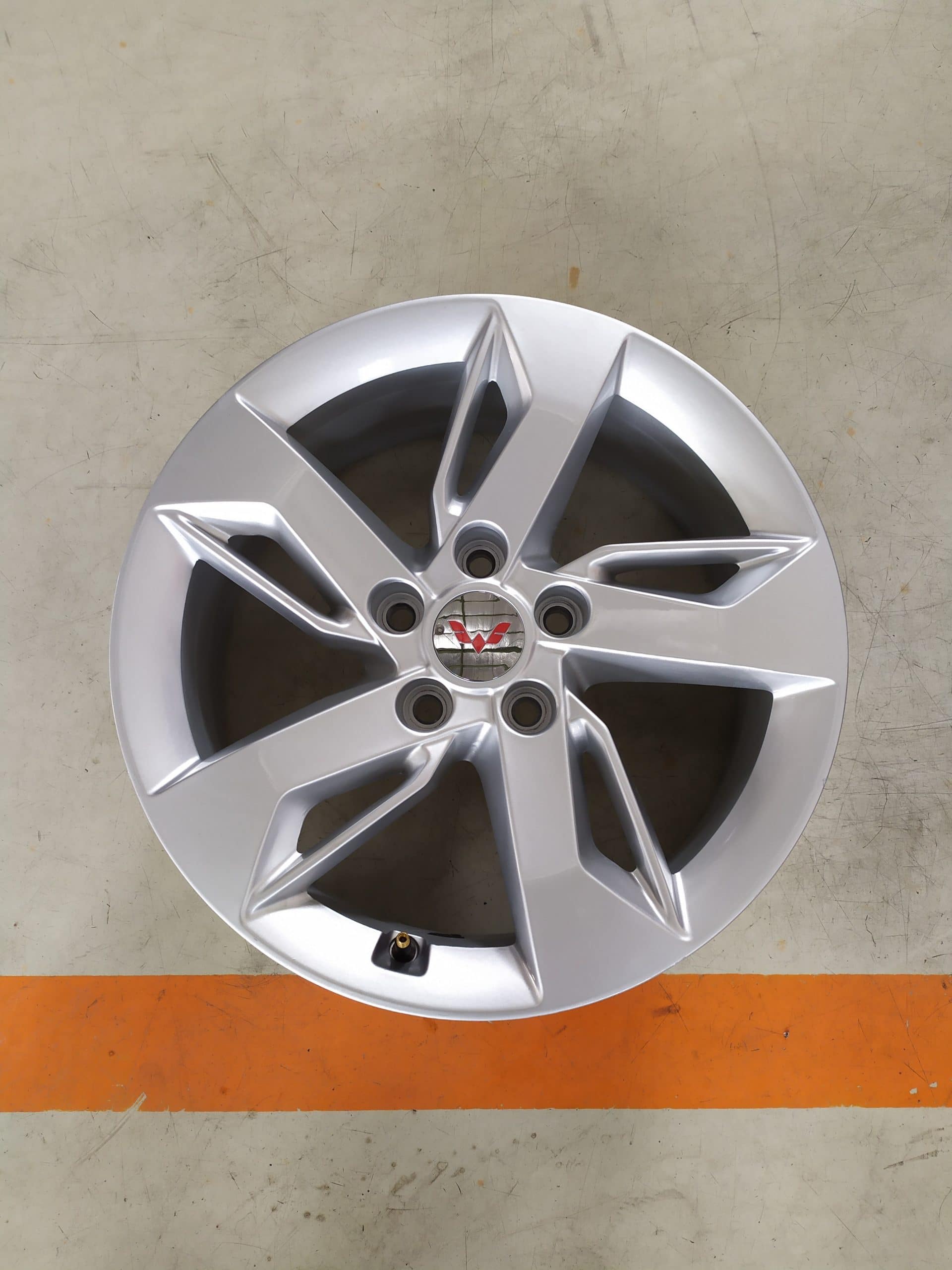 VELG BEKAS OEM WULING ALMAZ RING 17×6,5 H:5×114,3 ET:32 SILVER