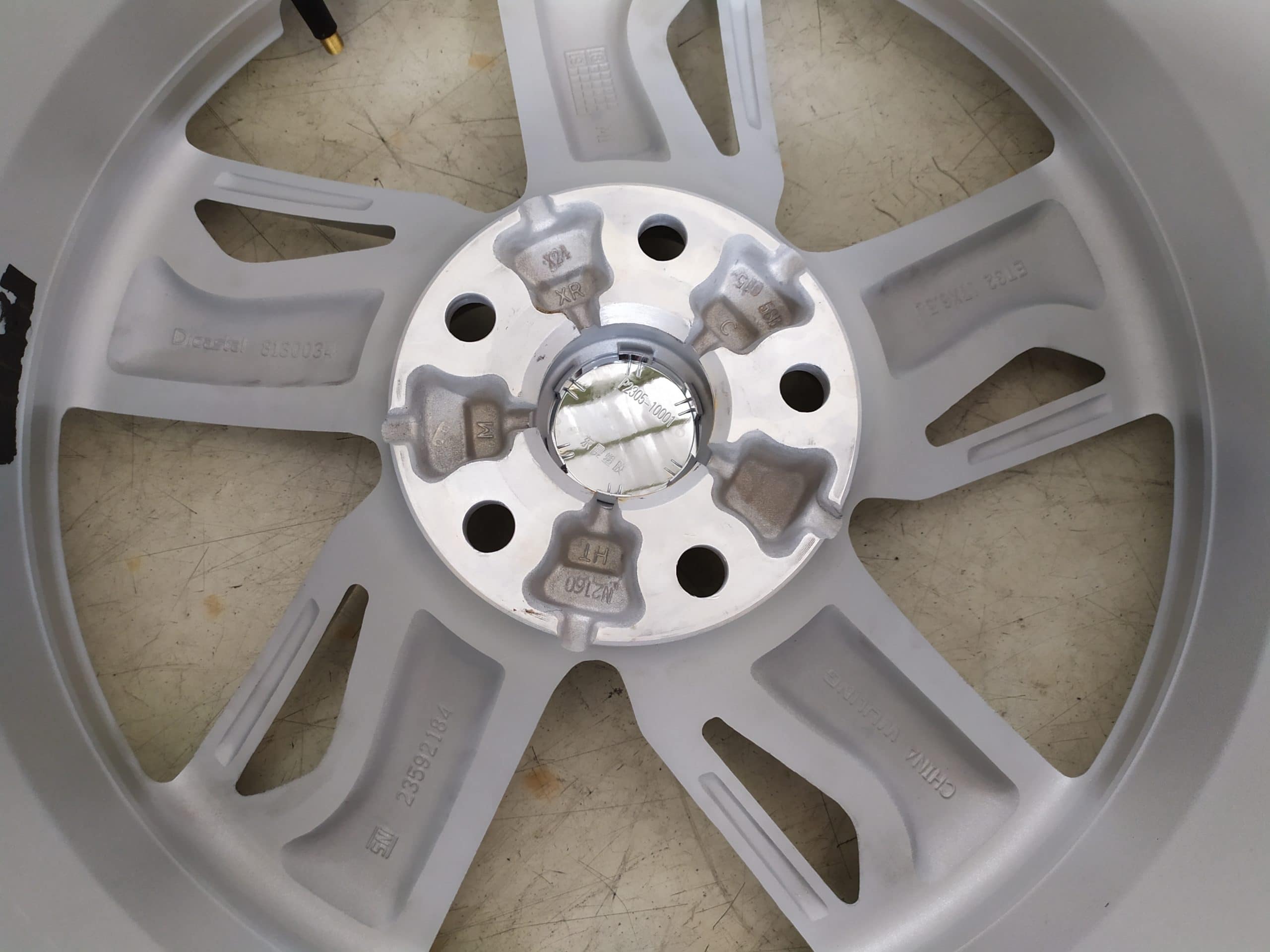 VELG BEKAS OEM WULING ALMAZ RING 17×6,5 H:5×114,3 ET:32 SILVER