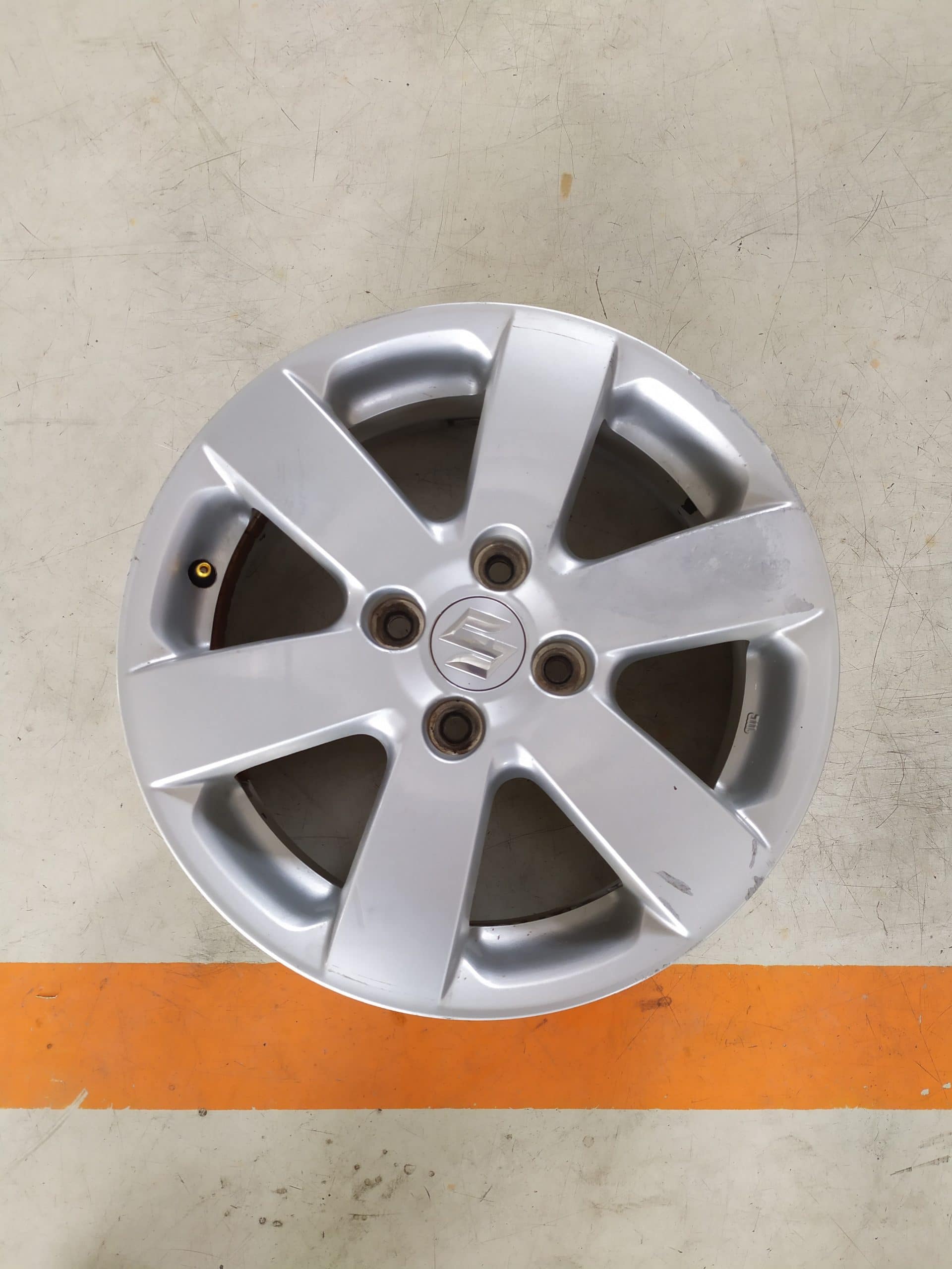 VELG BEKAS OEM SUZUKI SWIFT RING 15×5,5 H:4×100 ET:45 SILVER