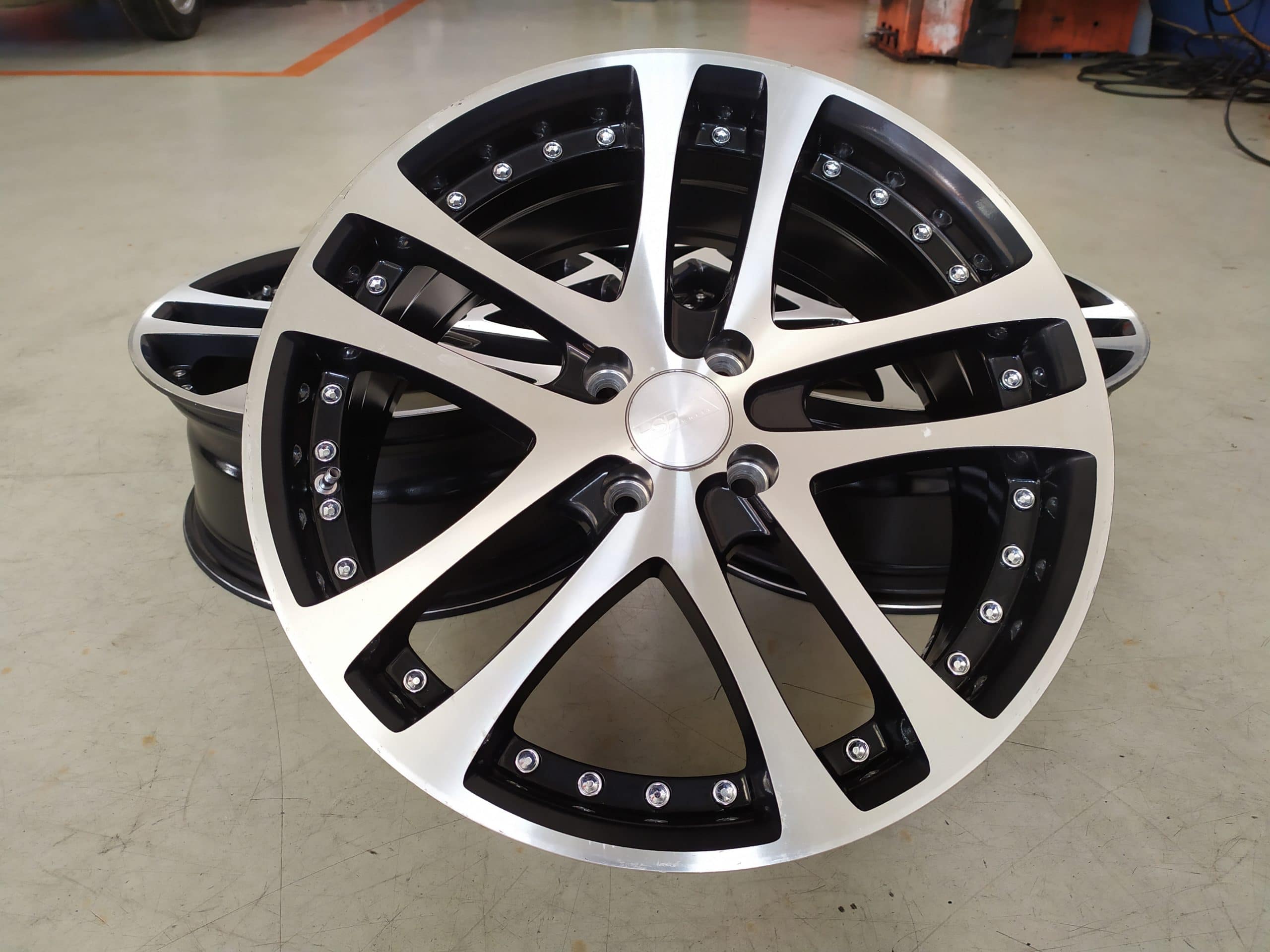 VELG BEKAS HSR TYPE DWS RING 17×7 H:4×100 ET:38