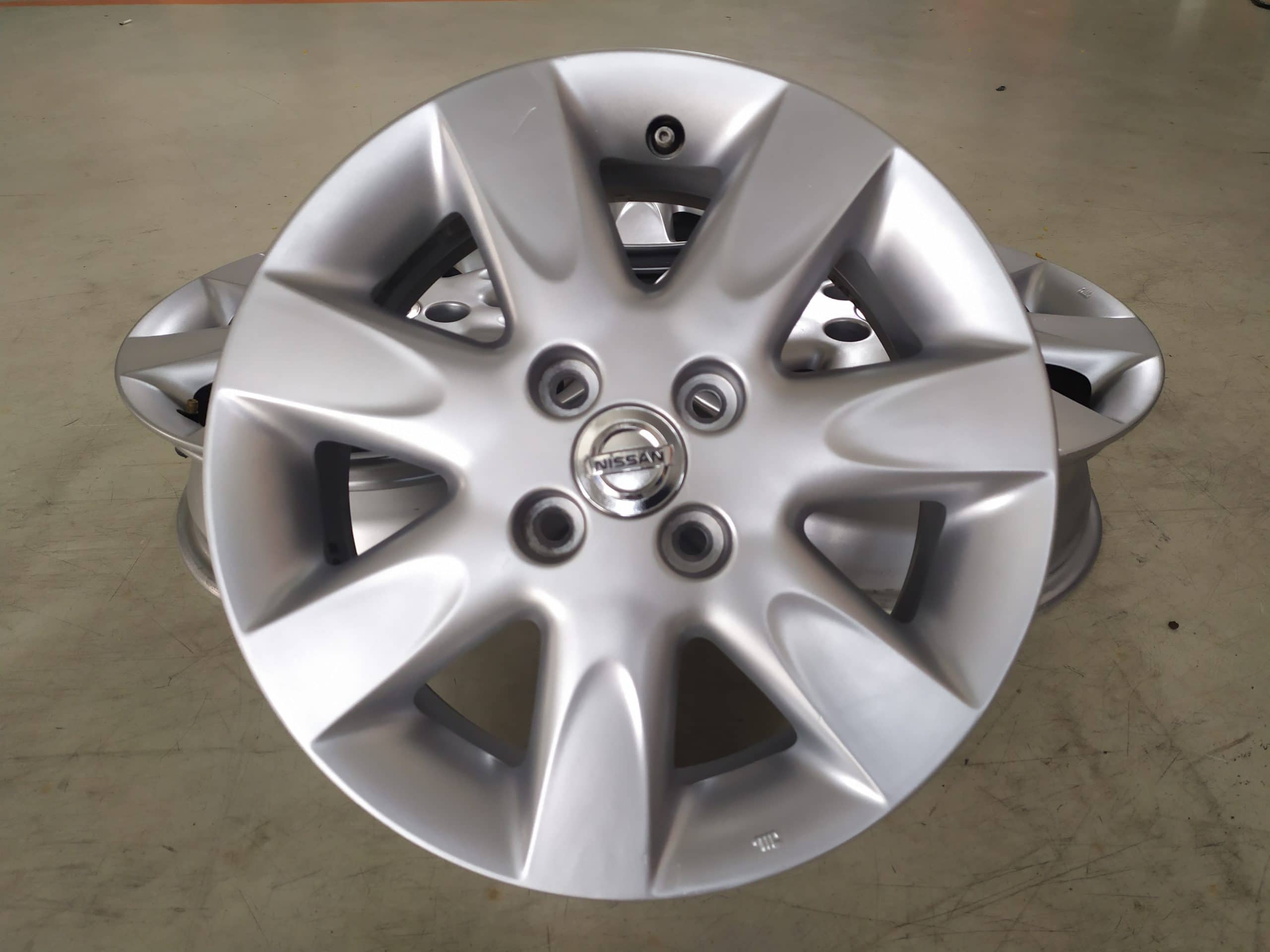 VELG BEKAS OEM NISSAN MARCH RING 15×5,5 H:4×100 ET:50 SILVER