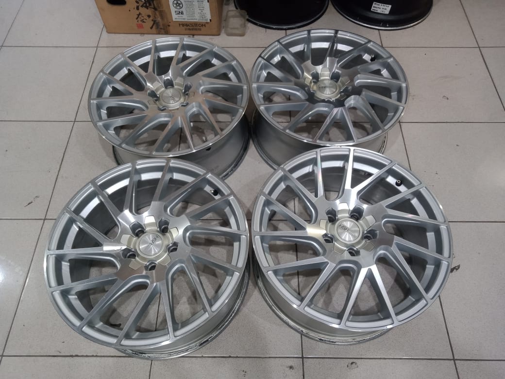 Velg racing vossen cvt ring18x8 pcd5x114,3 et45 silver polish