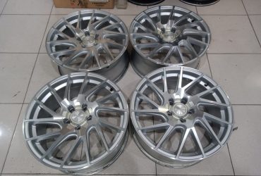 Velg second cvt ring18x8 h5x114,3 et45 silver polish kondisi 90%