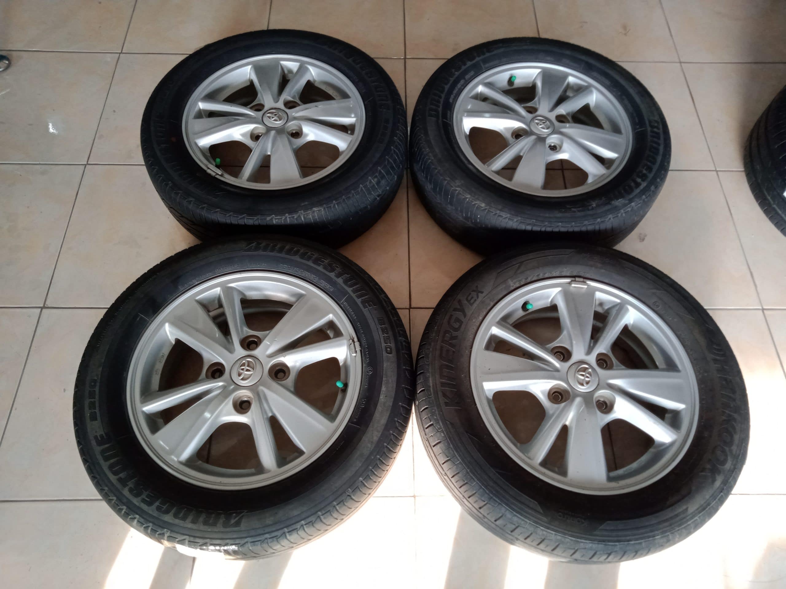 STD AVANZA +BAN BS 185 70 R14 (70%)