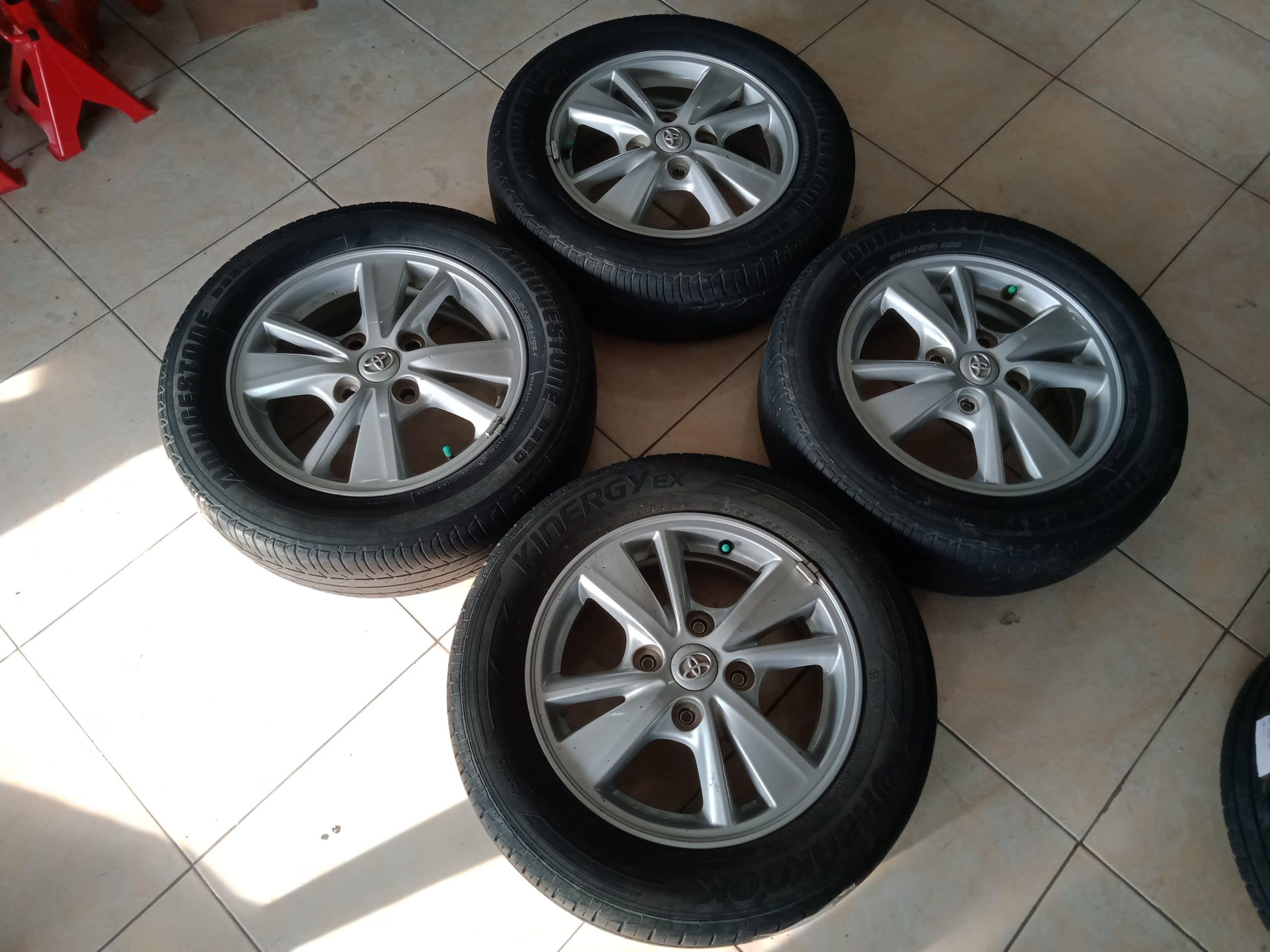 STD AVANZA +BAN BS 185 70 R14 (70%)