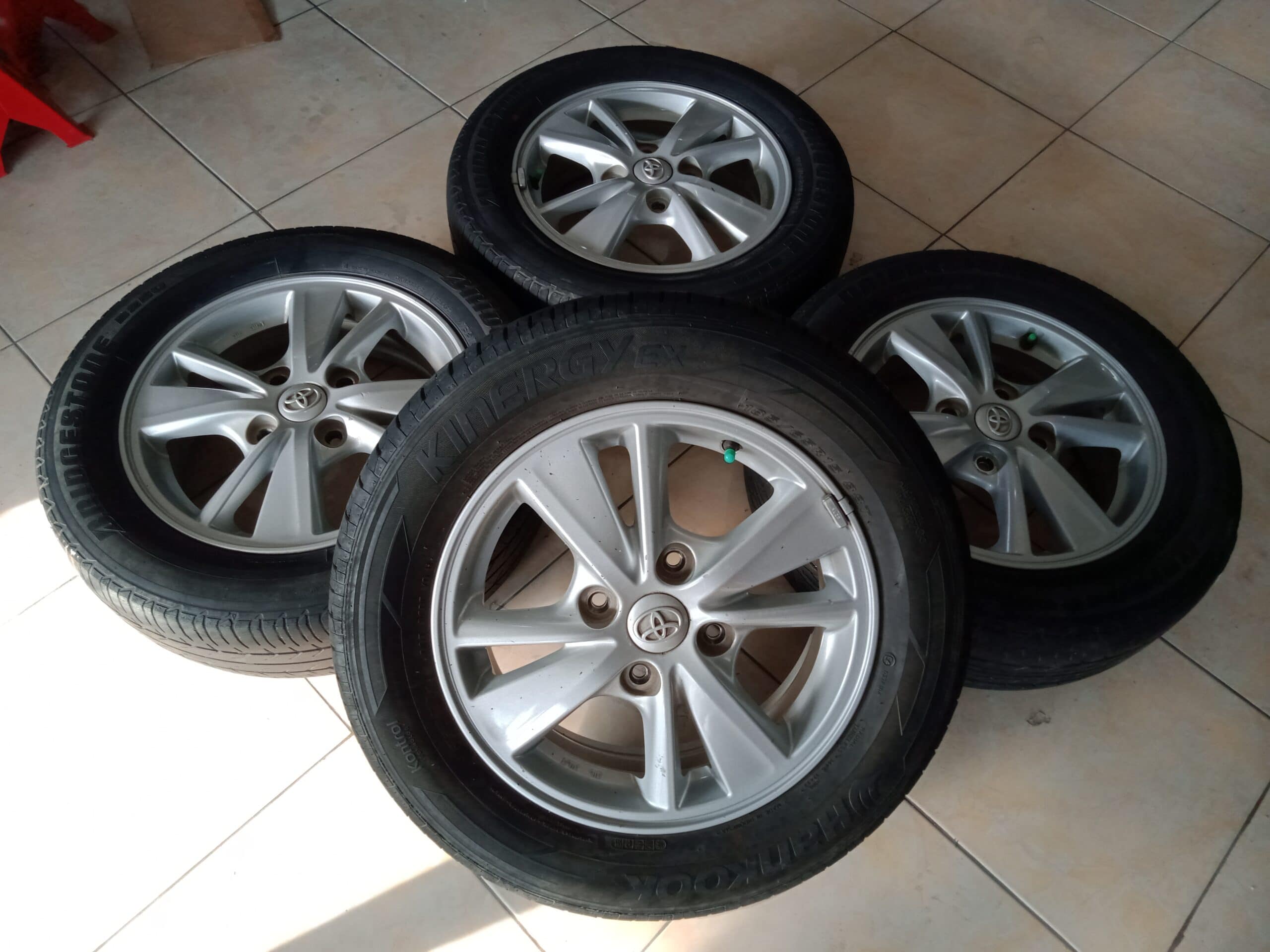 STD AVANZA +BAN BS 185 70 R14 (70%)