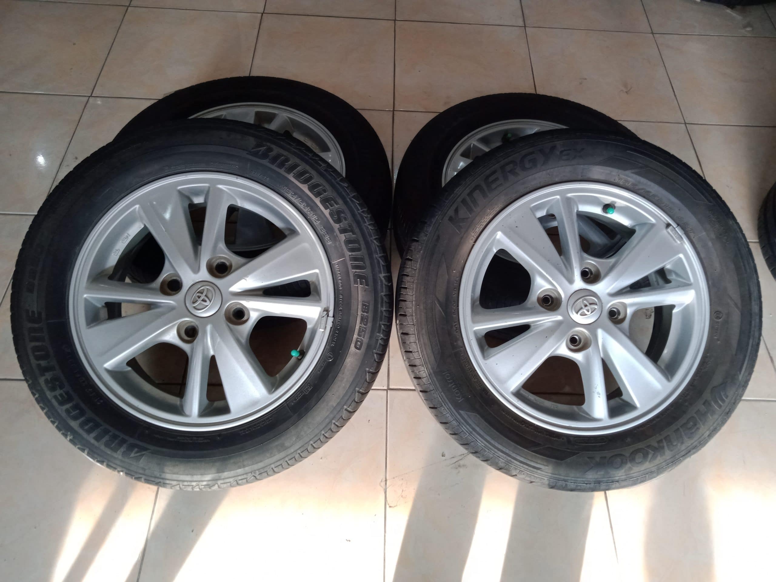 STD AVANZA +BAN BS 185 70 R14 (70%)