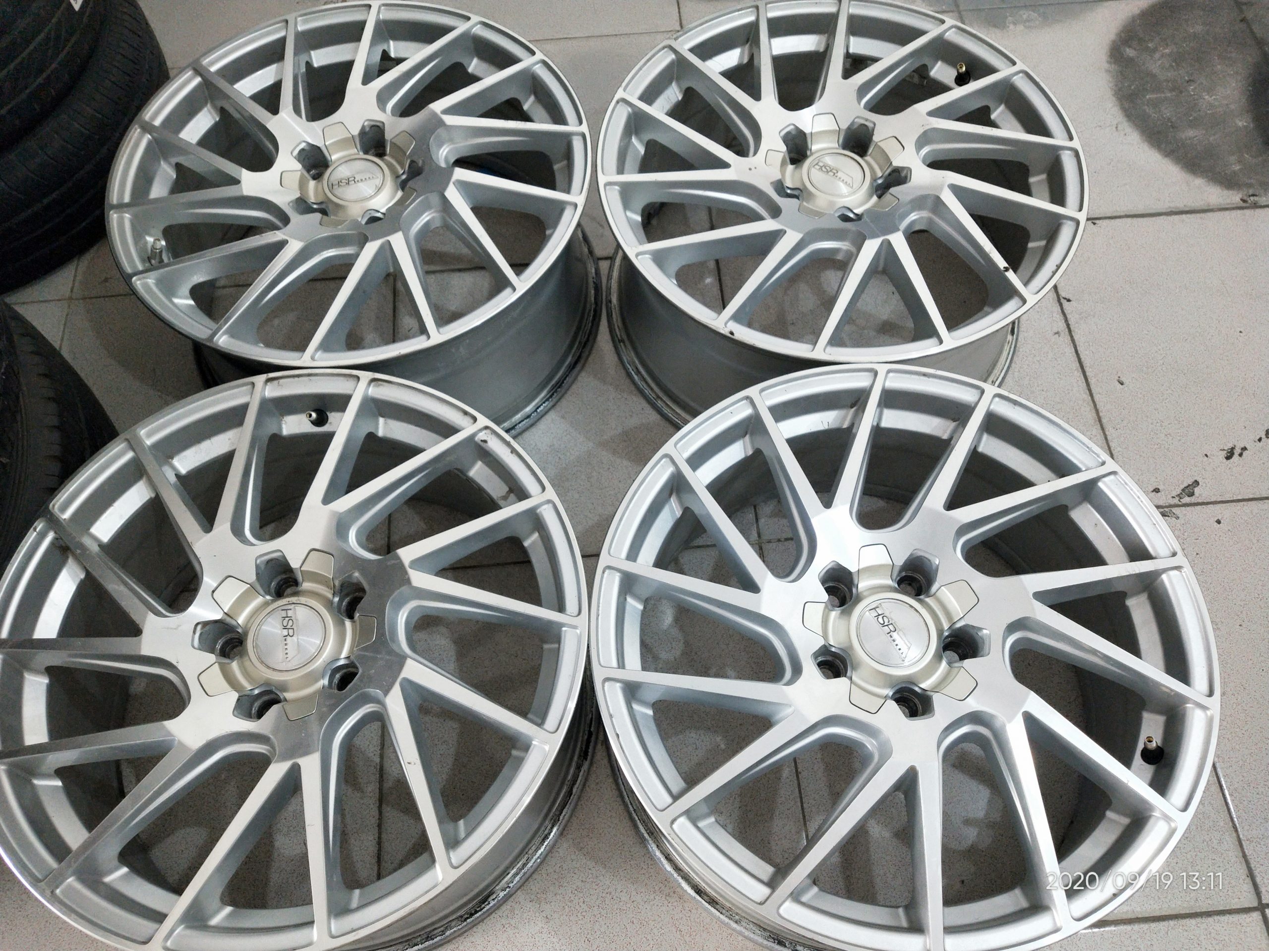 Velg racing cvt ring18x8 pcd5x114,3 et45 silver polish kondisi 90%