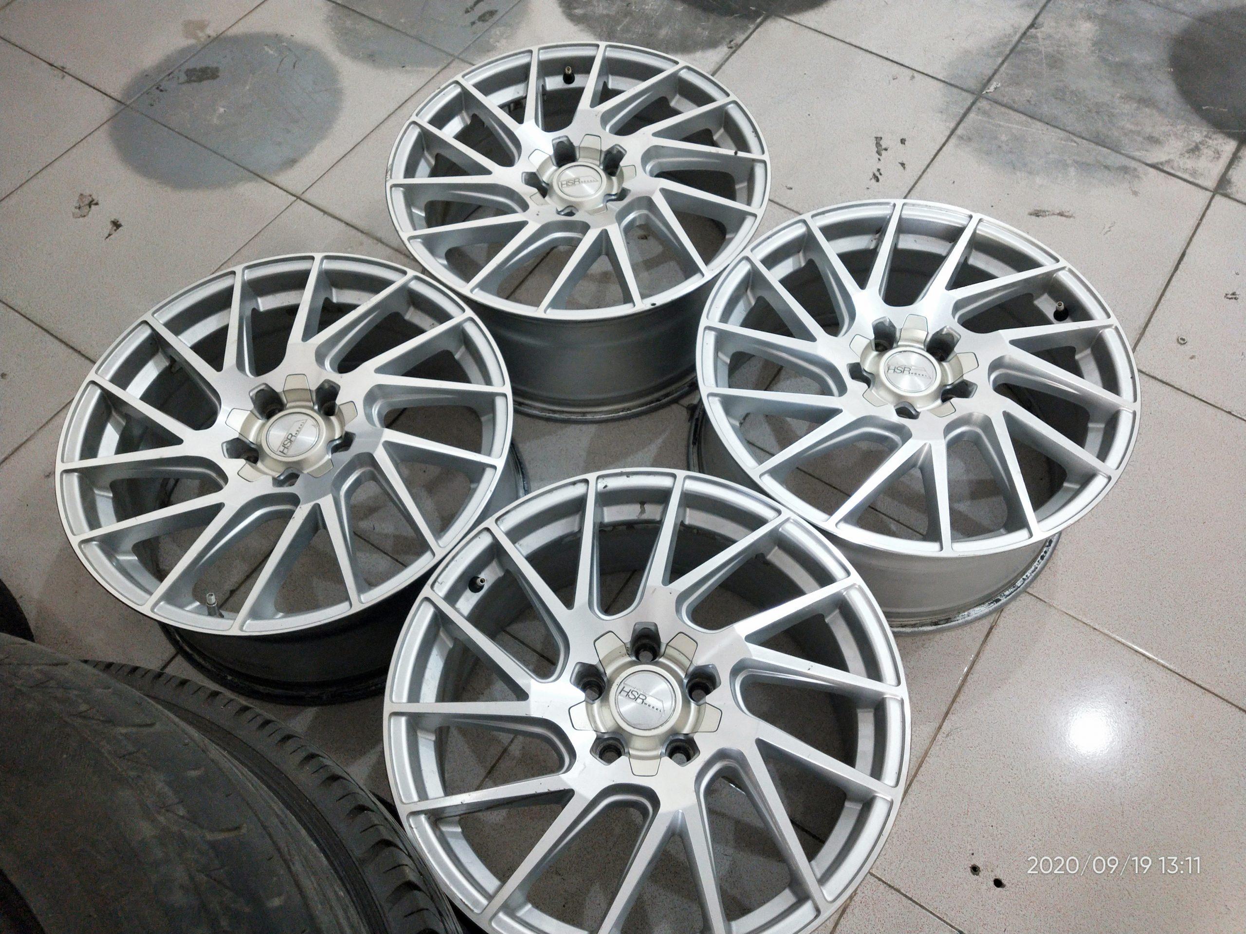 Velg racing cvt ring18x8 pcd5x114,3 et45 silver polish kondisi 90%