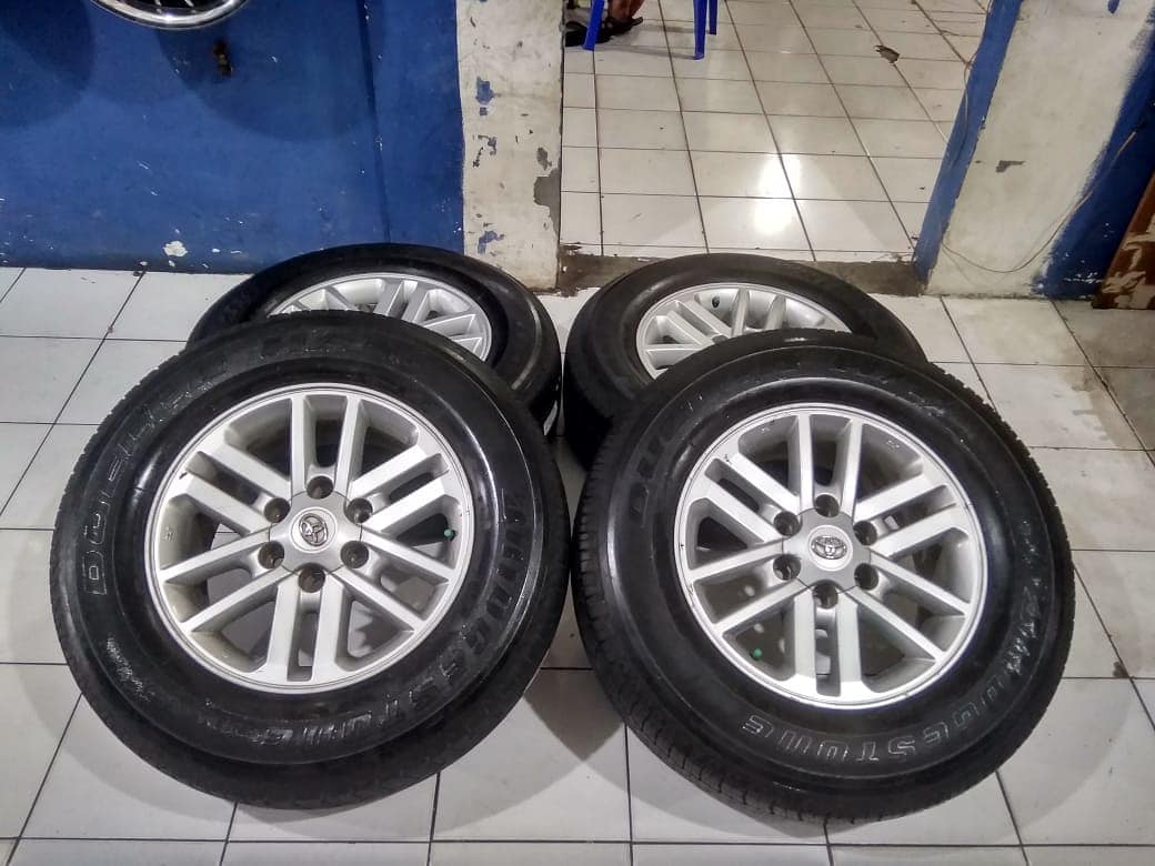 Velg mobil STD fortuner R17 + Ban 265/65