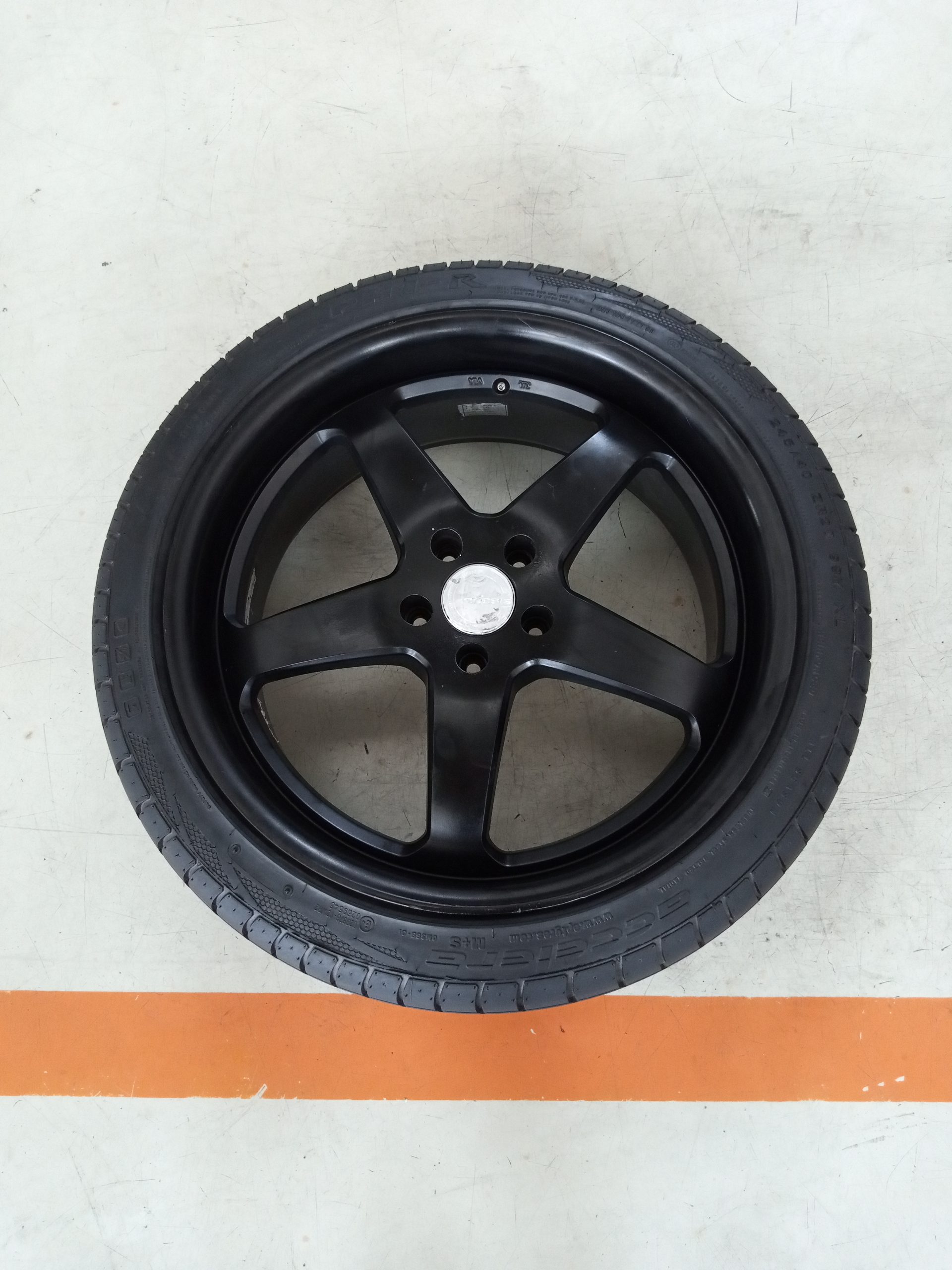 VELG BEKAS TYPE GNOSIS RING 20 + BAN ACCELERA PHI-R 245/40/R20