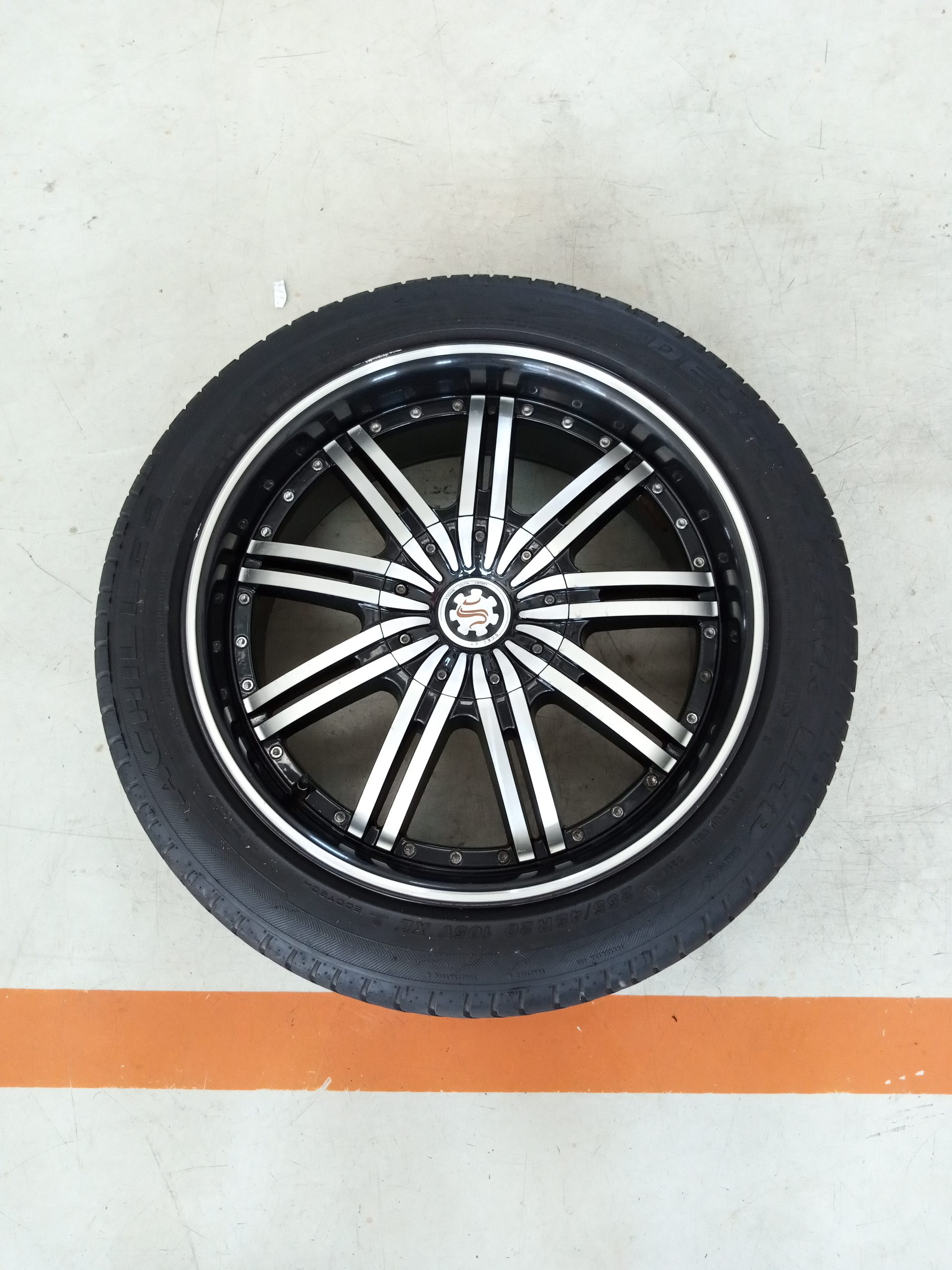 VELG BEKAS TYPE SCARLET RING 20 + BAN 255/45/R20