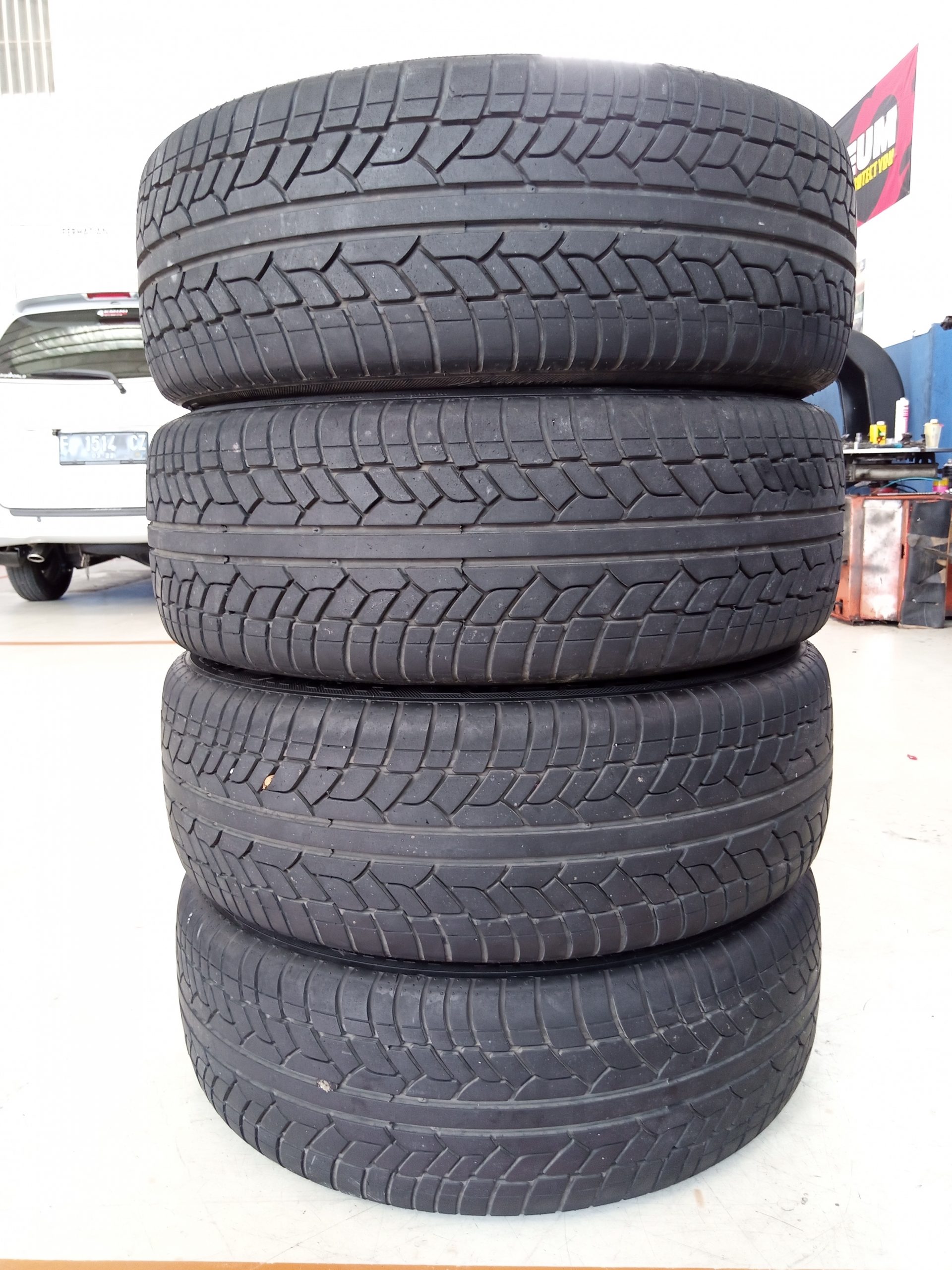 VELG BEKAS TYPE SCARLET RING 20 + BAN 255/45/R20