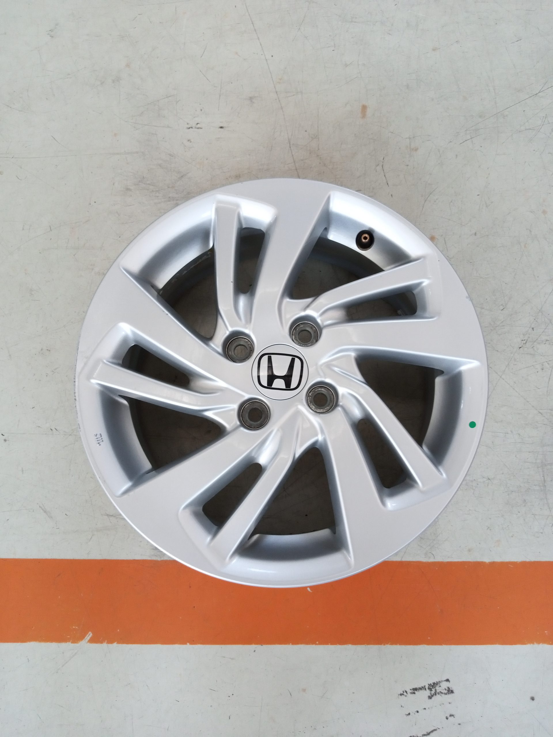 VELG BEKAS OEM HONDA JAZZ S RING 15×5,5 H:4×100 ET:45 SILVER