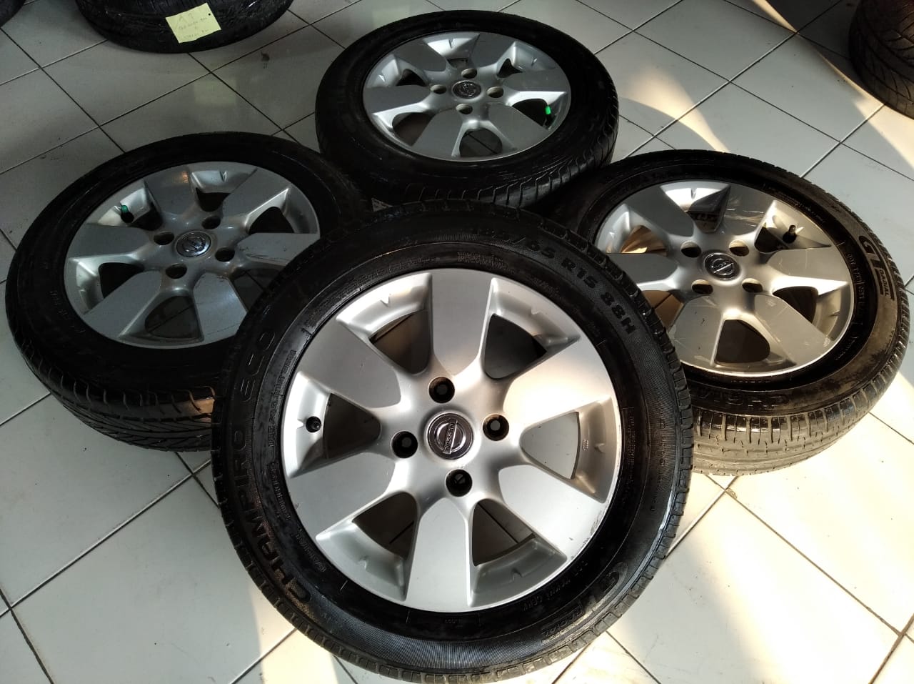 Velg oem nissan livina ring 15+ban